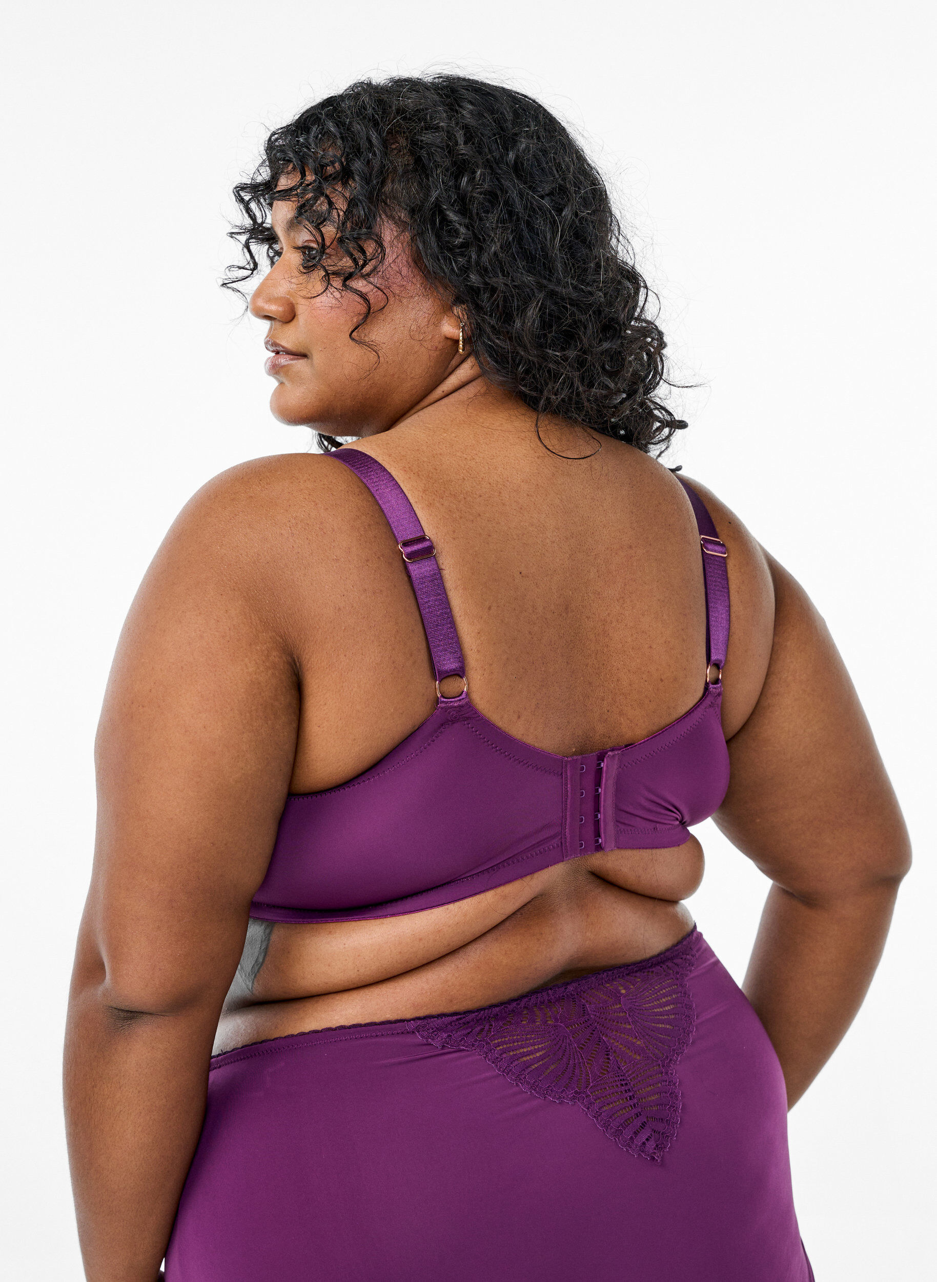 Zizzi Soutien-gorge rembourr&eacute; avec d&eacute;tail en dentelle, Bordeaux fonc&eacute;, Model image number 2