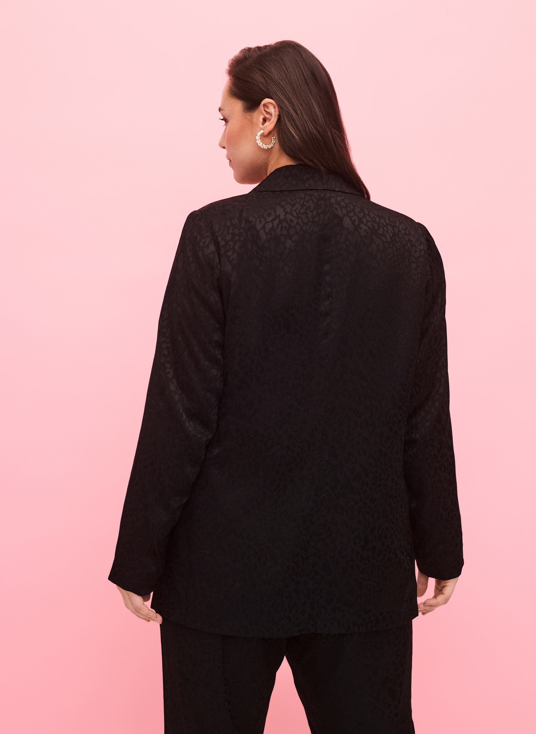 Zizzi Ton-in-Ton-Jacquard-Blazer aus Viskose, Black, Model image number 1