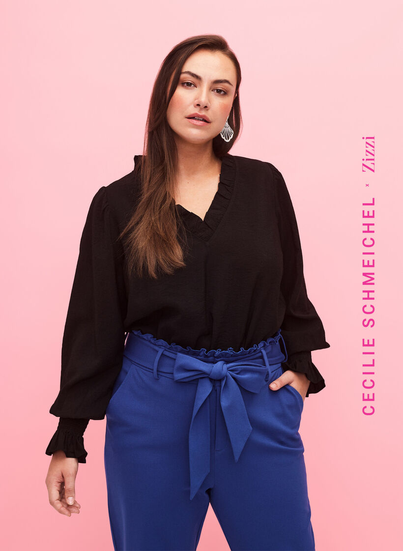 Blouse à manches longues en viscose avec détails de volants, Black, Model image number 0