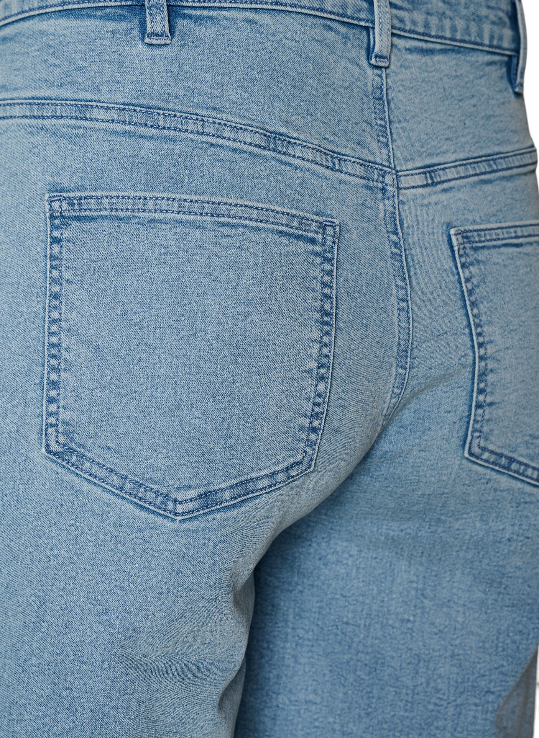 Zizzi Locker sitzende Jeansshorts mit hoher Taille, Blau, Packshot image number 3