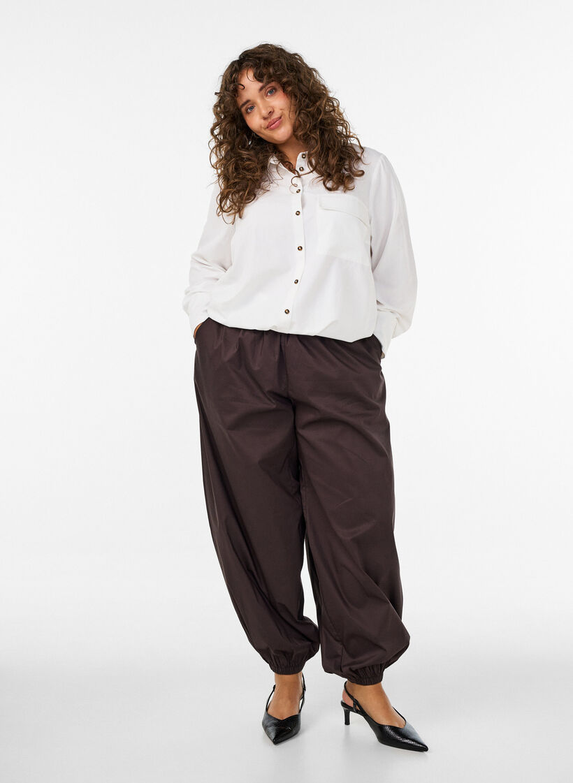 Chemise coupe ballon avec poche poitrine, Blanc, Model image number 1
