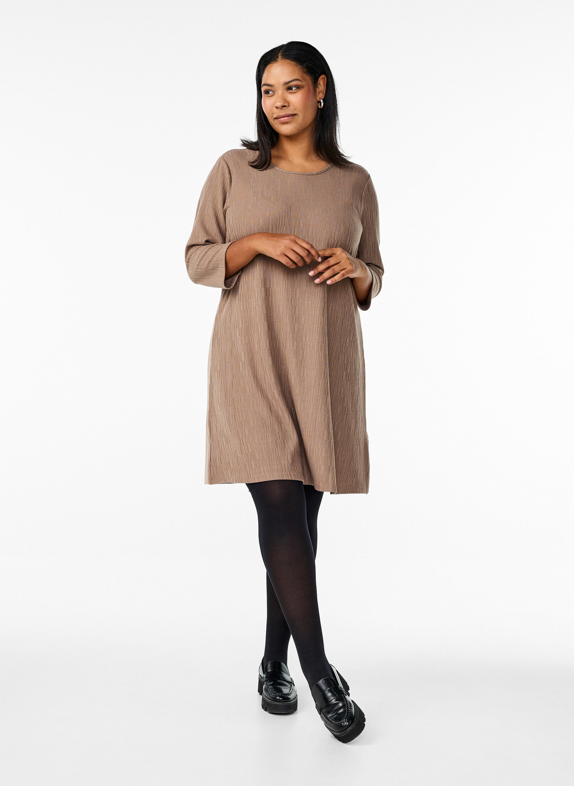 Zizzi Kleid mit Struktur und 3/4-&Auml;rmeln, Braun, Model image number 1