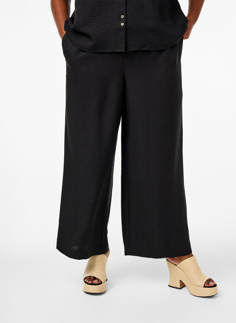 Pantalon ample avec ceinture &eacute;lastique et poches, Noir, Model image number 2