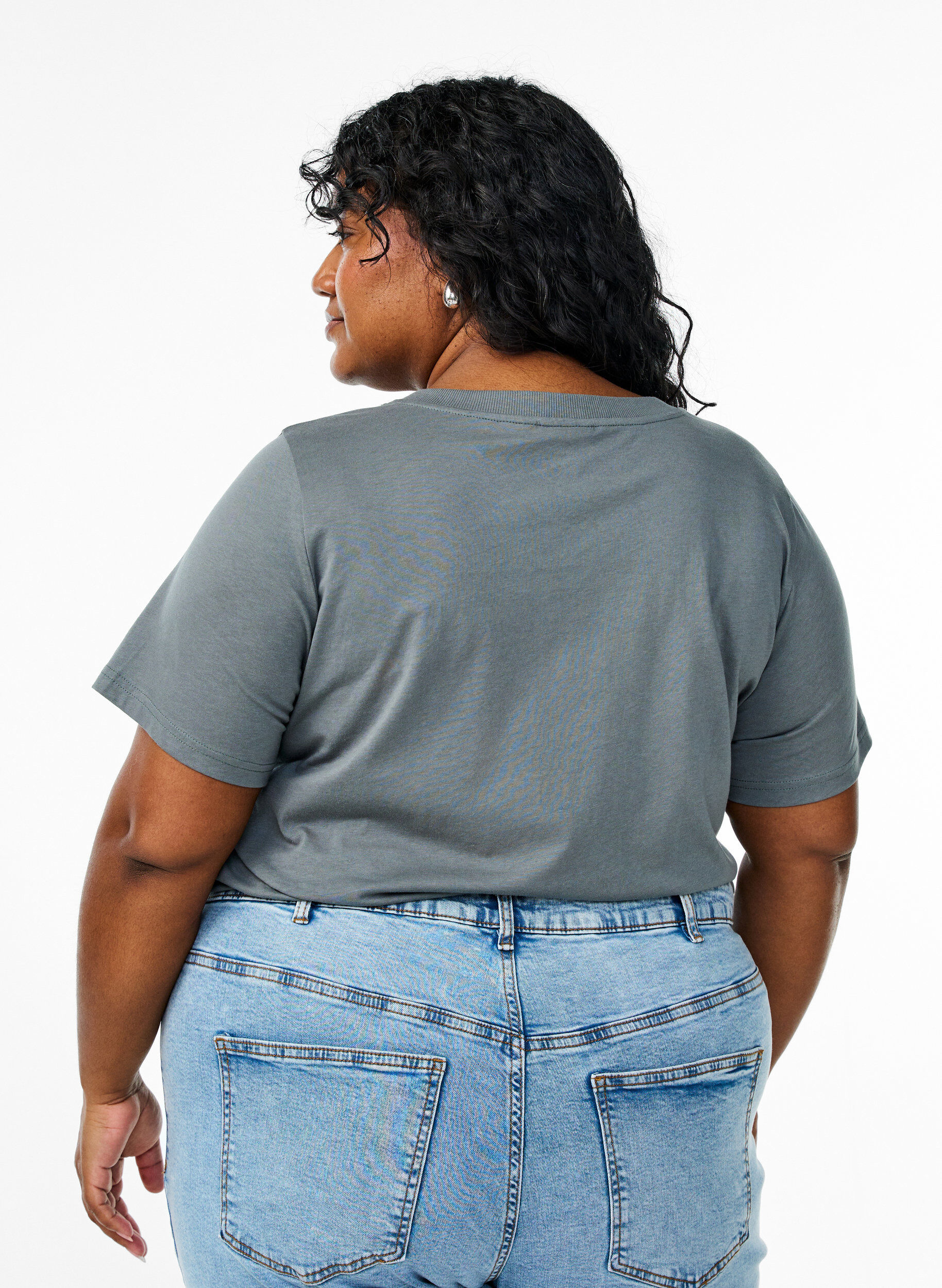 Zizzi Einfaches T-Shirt aus Baumwolle mit V-Ausschnitt., Gr&uuml;n, Model image number 2