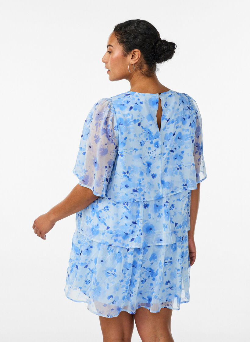 Kurzes Kleid in Chiffon-Optik mit Blumenprint und Volantlagen, Blau, Model image number 2