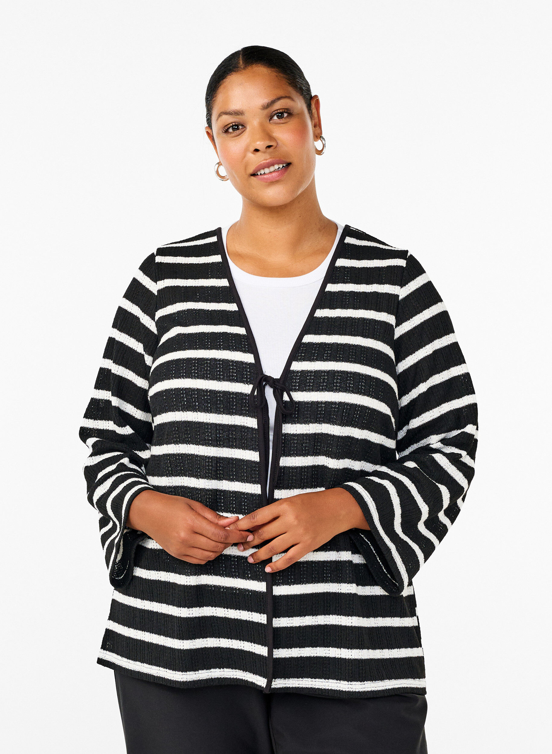 Zizzi Strickjacke mit Bindeb&auml;ndchen, Black White stripe, Model image number 0