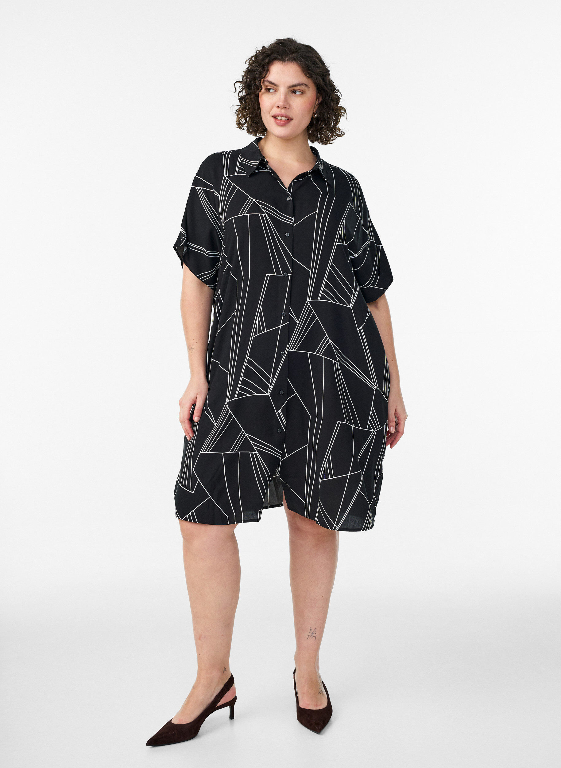 Zizzi Chemise longue ample en viscose, Noir, Model image number 1