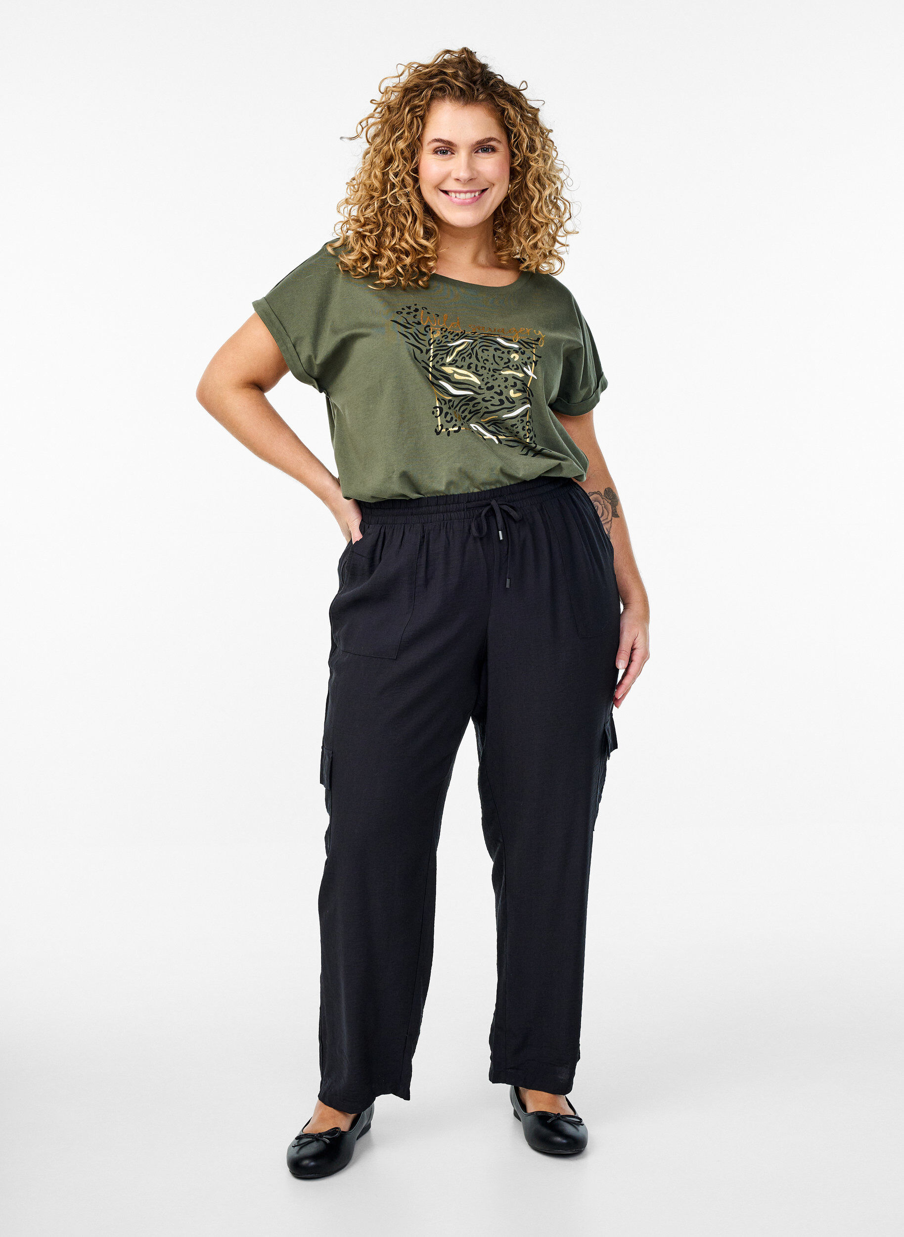 Zizzi Cargohose mit hoher Taille, Schwarz, Model image number 0