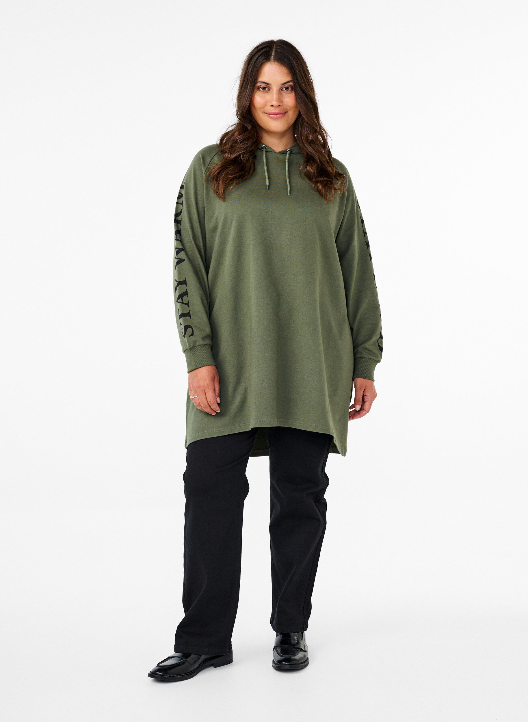 Zizzi Oversize-Sweatshirt mit Print an den &Auml;rmeln, Thyme w. Black, Model image number 2