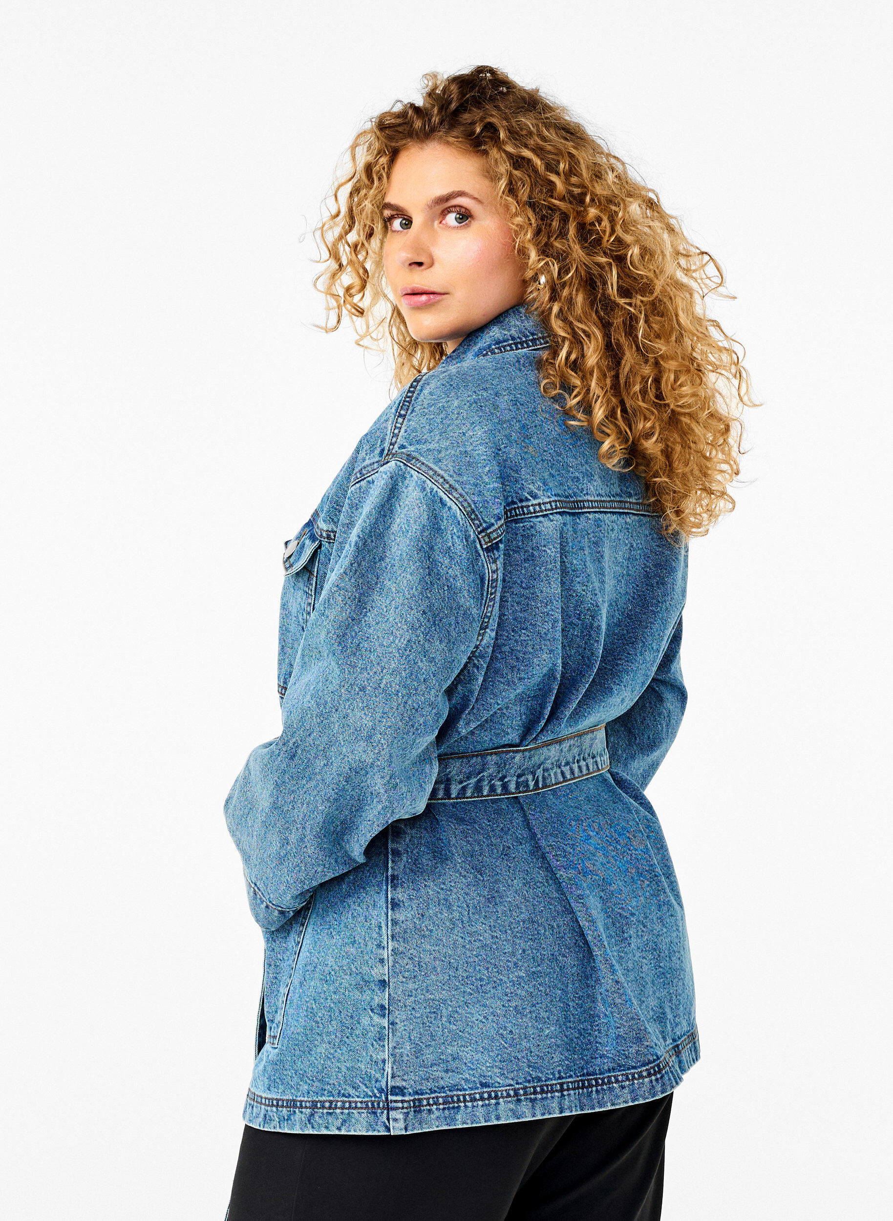 Zizzi Veste en jean avec une ceinture &agrave; nouer, Blue Denim, Model image number 1