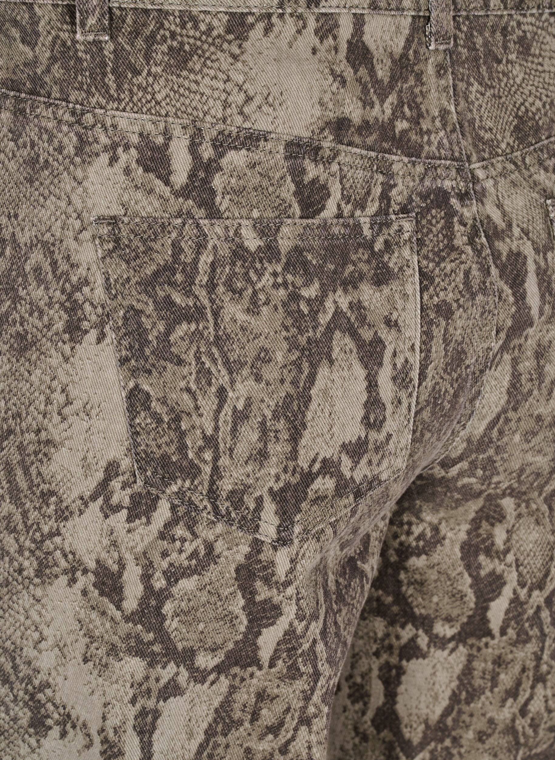 Zizzi Gemma Jeans mit hoher Taille und Schlangenmuster, Braun, Packshot image number 3