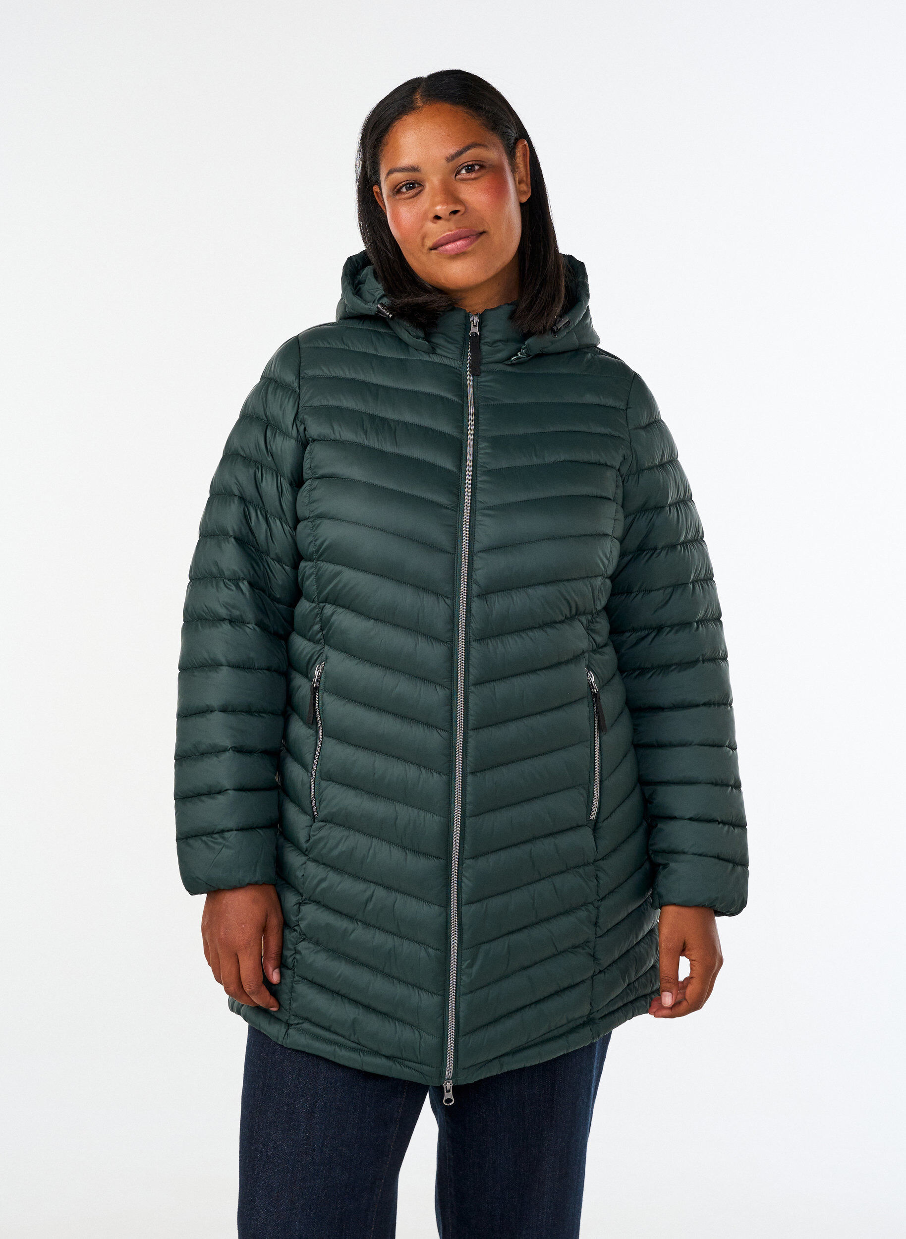 Leichte Jacke mit Taschen und abnehmbarer Kapuze, Gr&uuml;n, Model