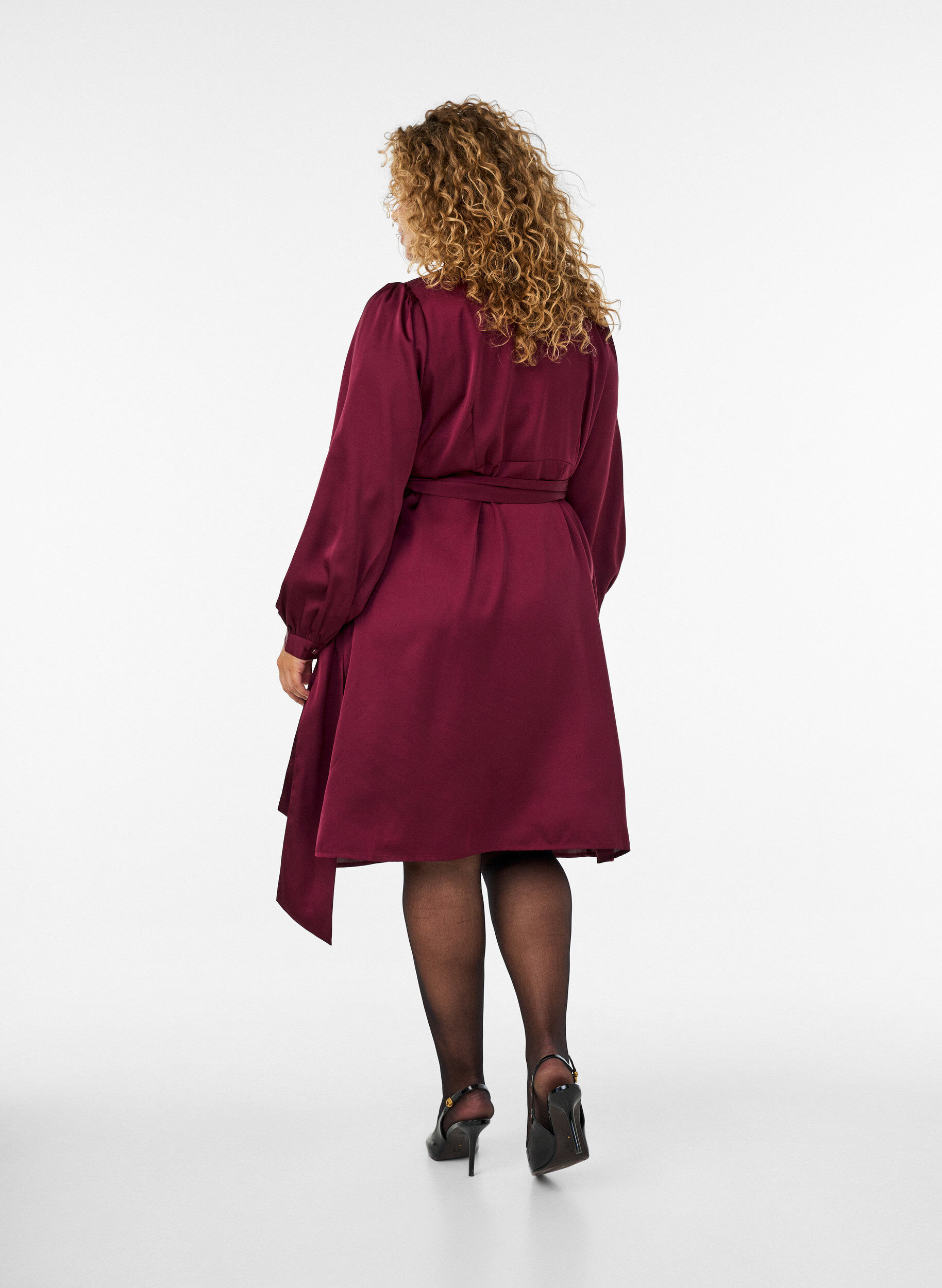 ZizziRobe courte en satin avec coupe portefeuille, Bordeaux, Model image number 1