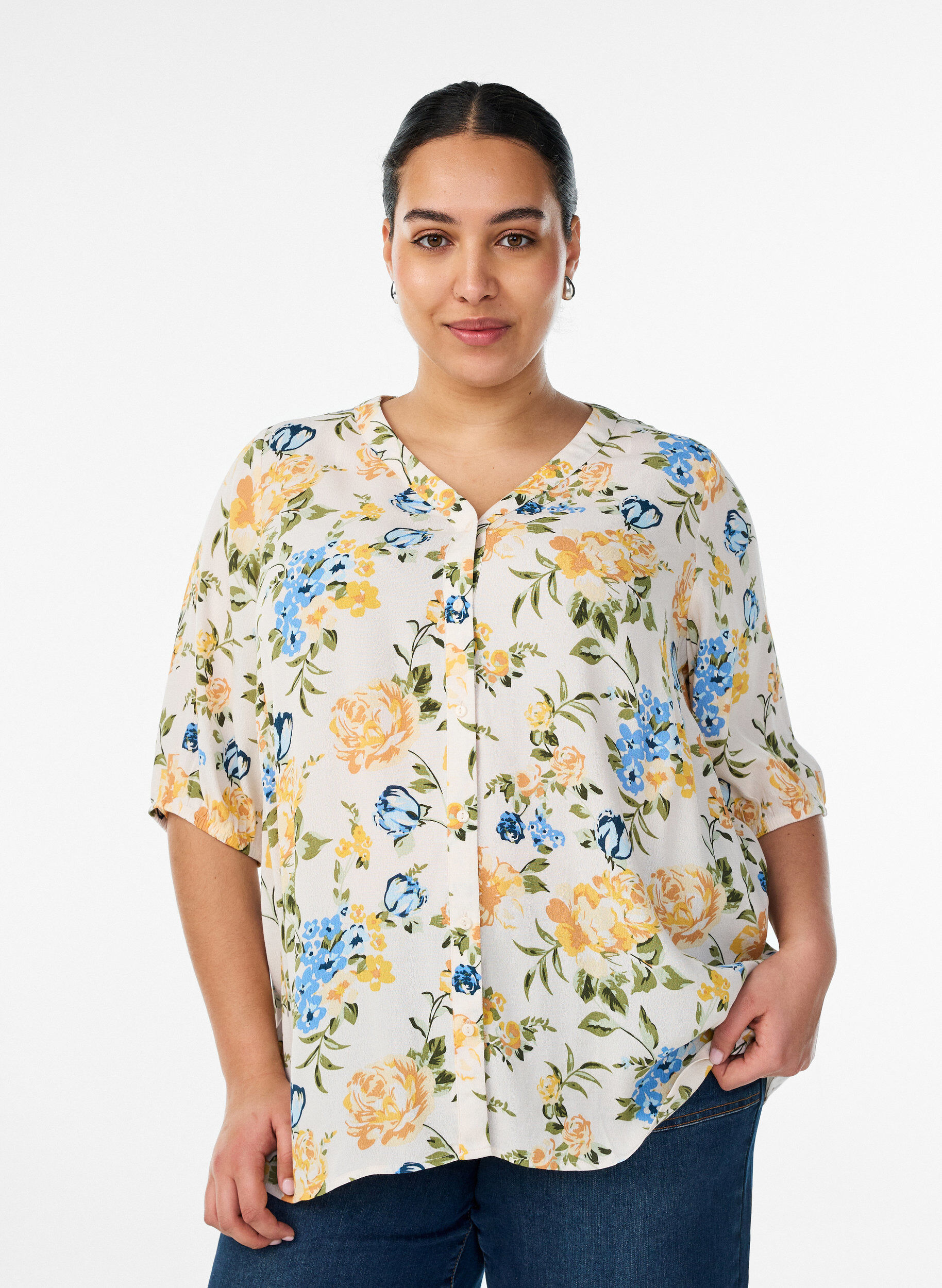 Zizzi Blouse imprim&eacute;e en viscose avec fermeture boutonn&eacute;e, Vanille, Model image number 0