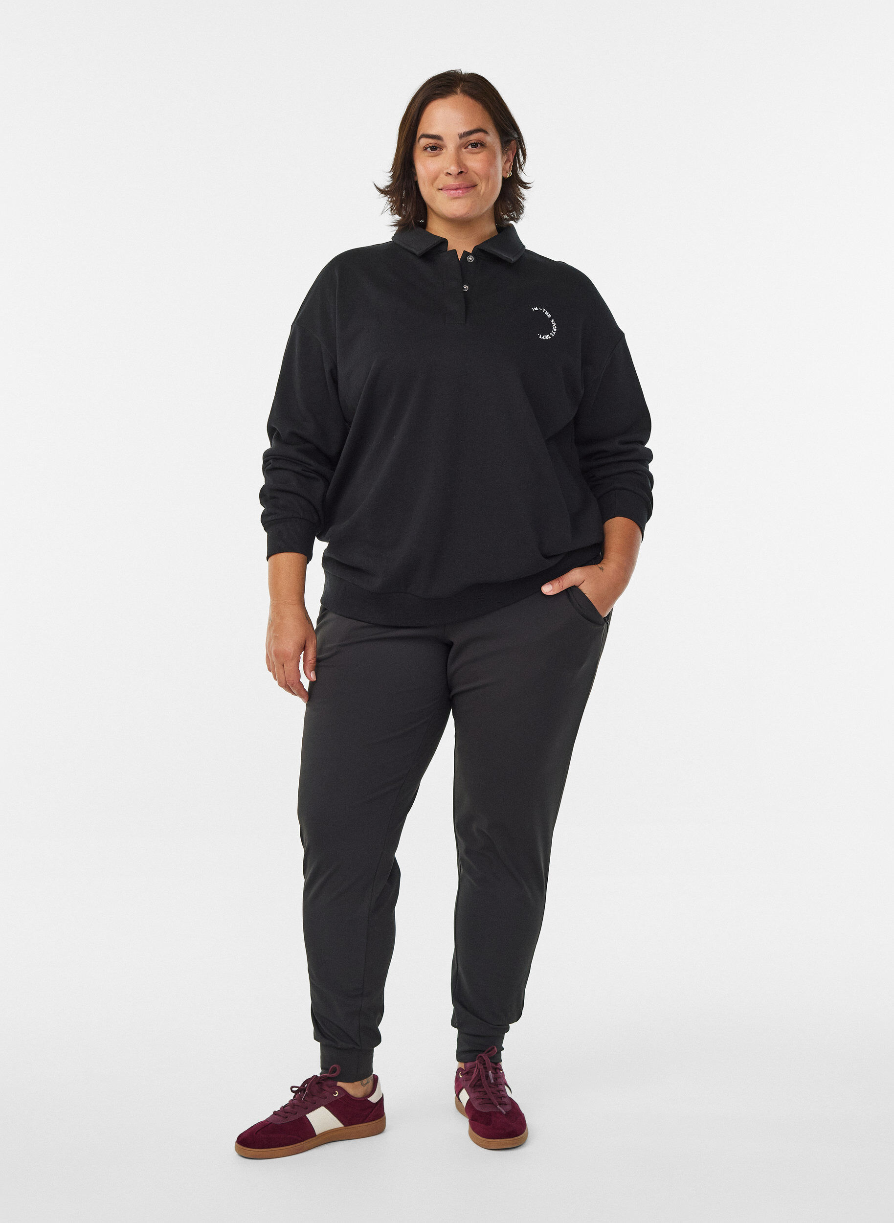 Zizzi Sportlicher Sweatshirt mit Kragen, Schwarz, Model image number 1