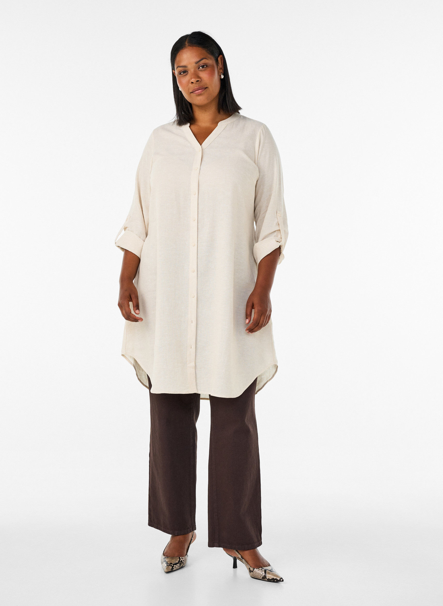 Chemise longue en lin et viscose, Beige, Model