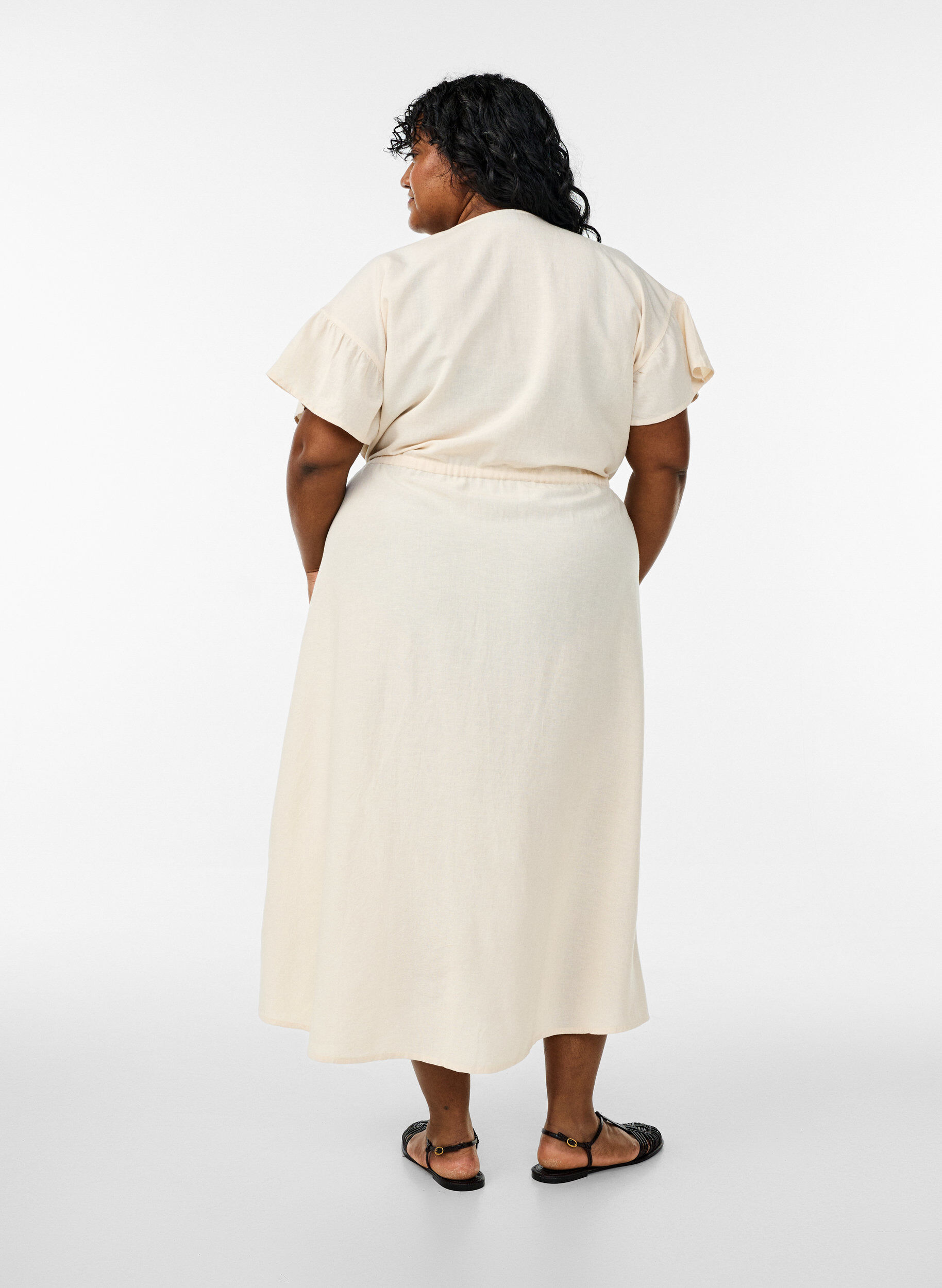 Zizzi Maxi-Kleid mit Kn&ouml;pfen und Bindeg&uuml;rtel, Vanille, Model image number 1