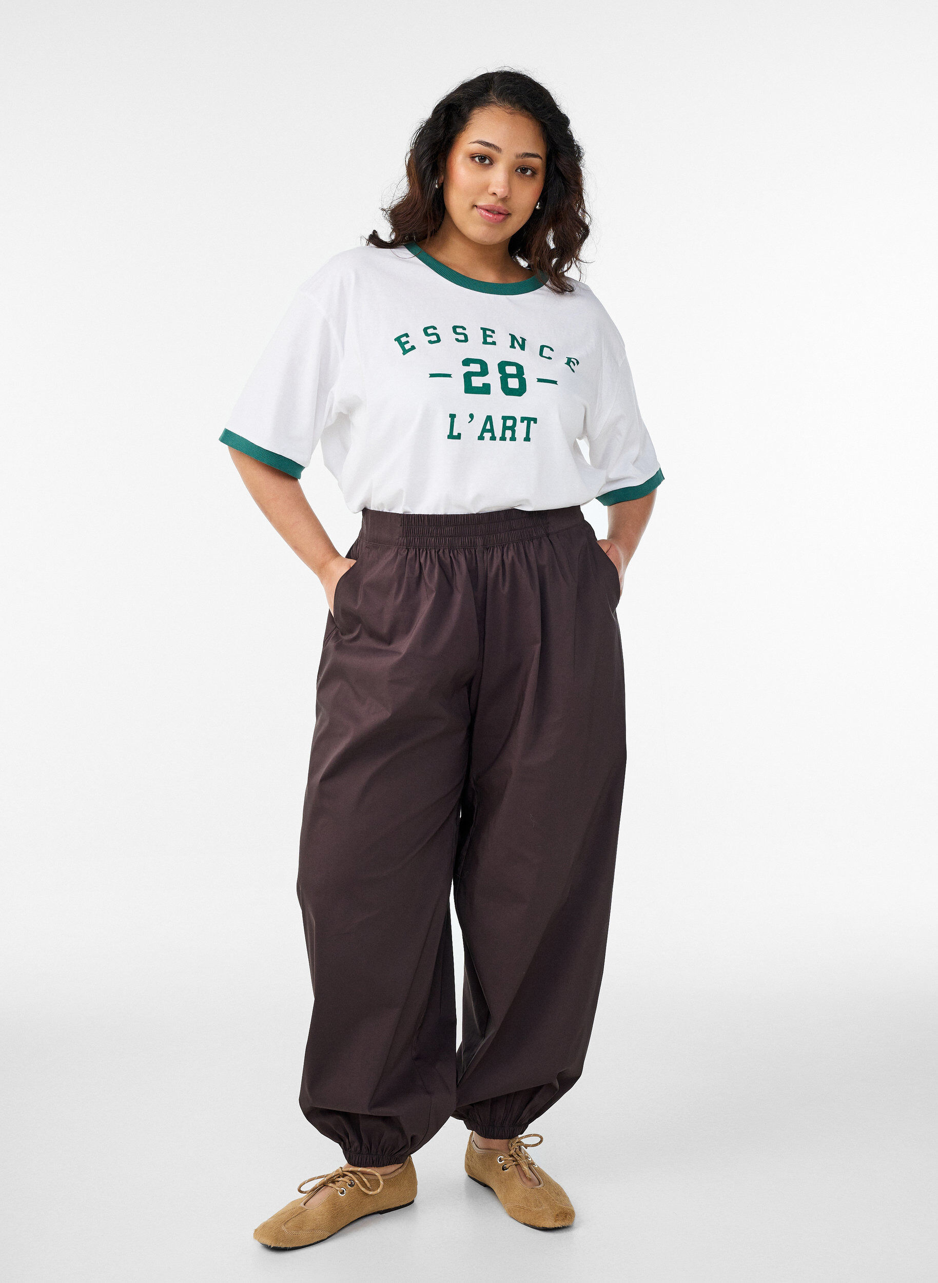 Pantalon ballon avec poches et ceinture &eacute;lastique, Marron, Model