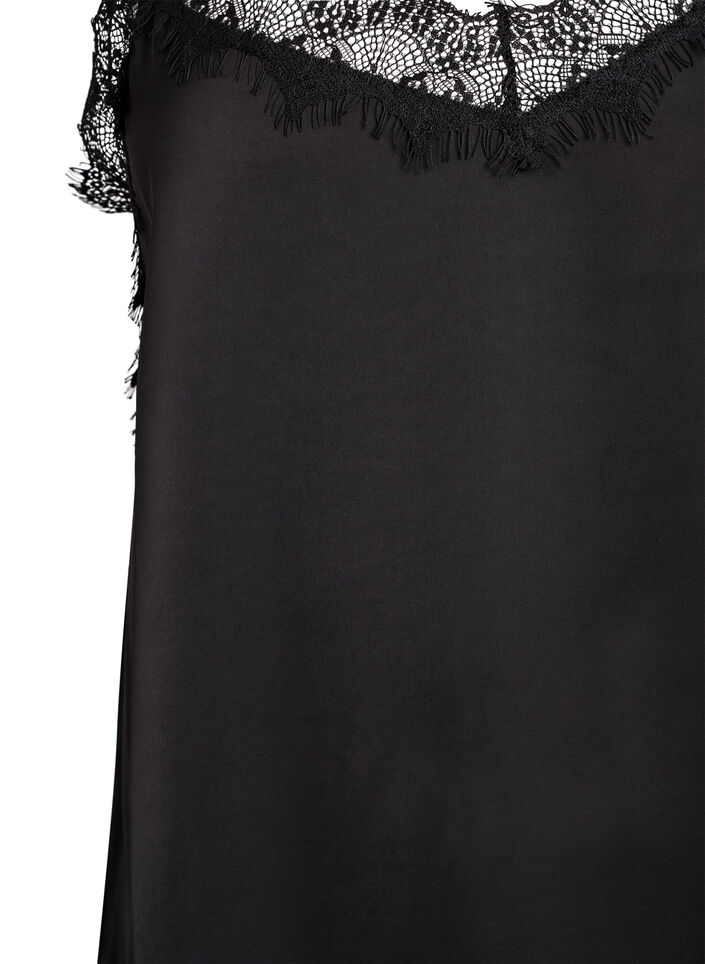 Robe satin&eacute;e avec bordure en dentelle, Noir, Packshot