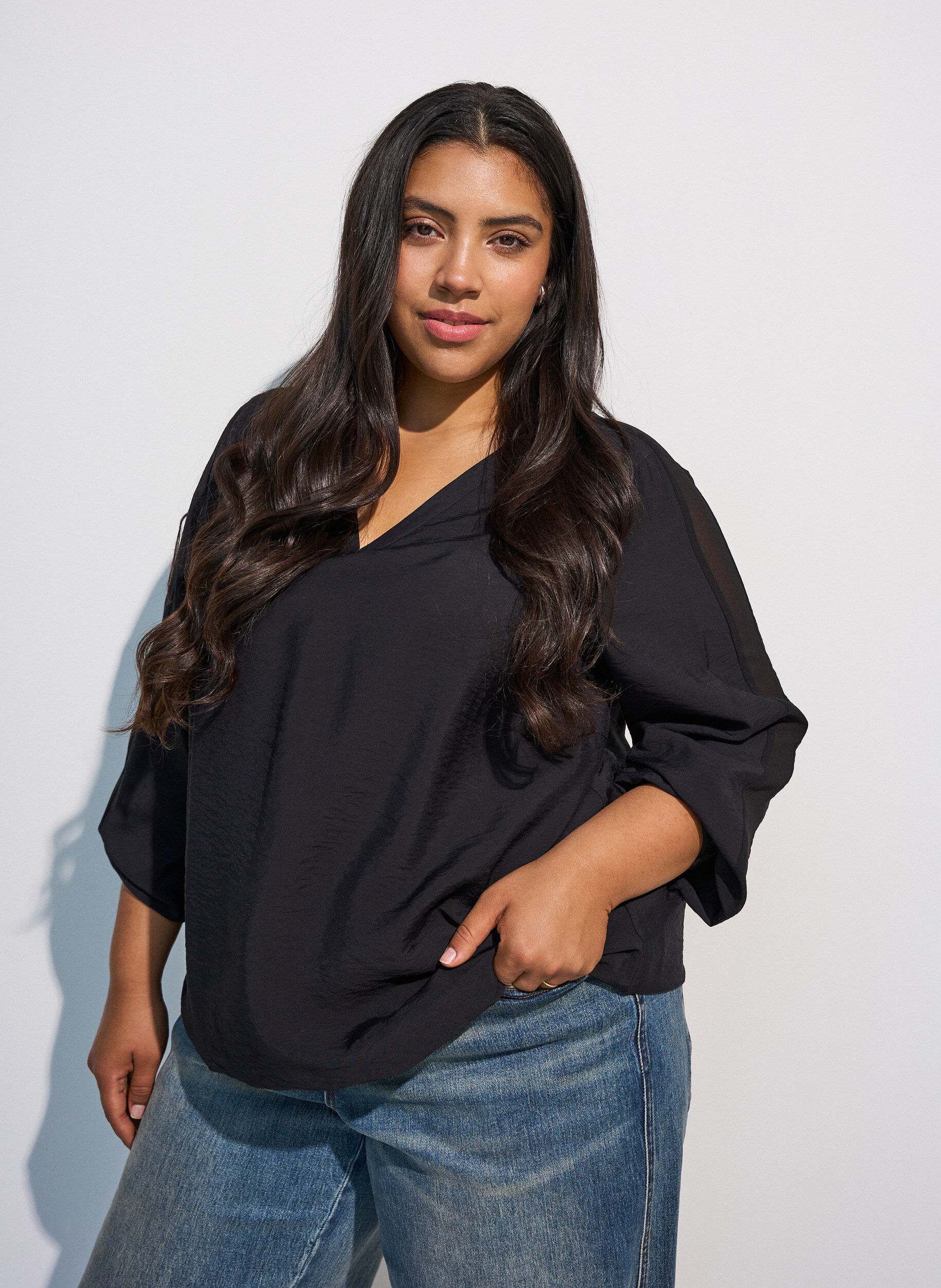 Blouse avec effet ballon et d&eacute;tails en mousseline, Noir, Model