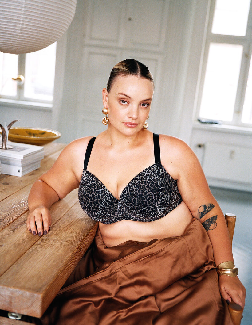 Soutien-gorge en léopard, , Model