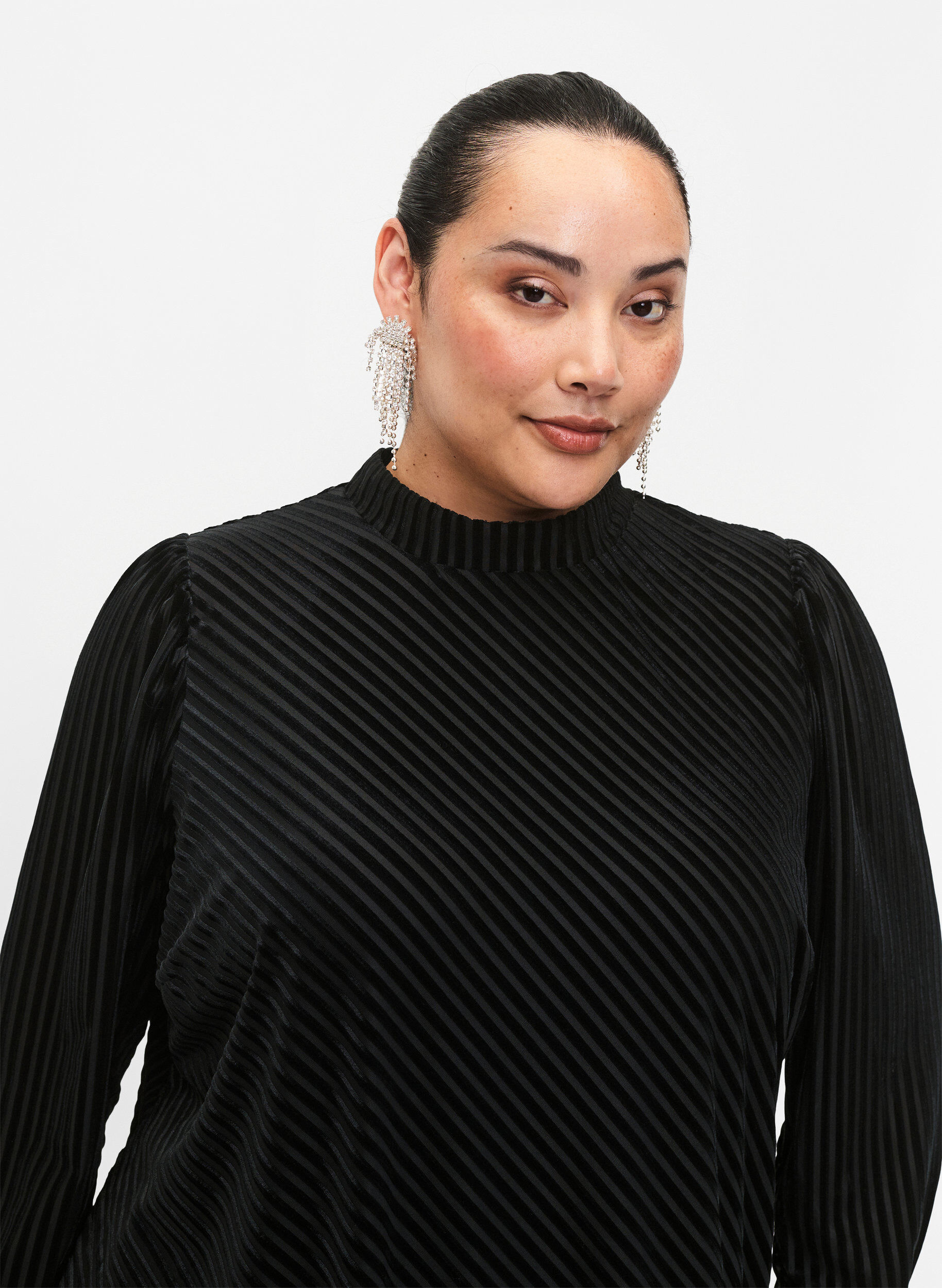 Zizzi Strukturiertes Kleid aus Velours, Black, Model image number 2