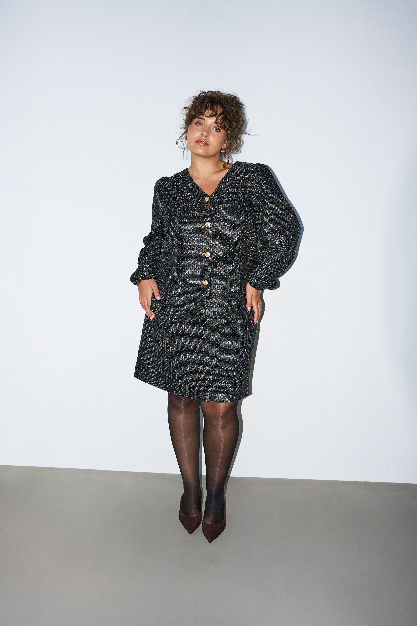 ZizziJupe courte en boucl&eacute; avec sequins, Noir, Model image number 1