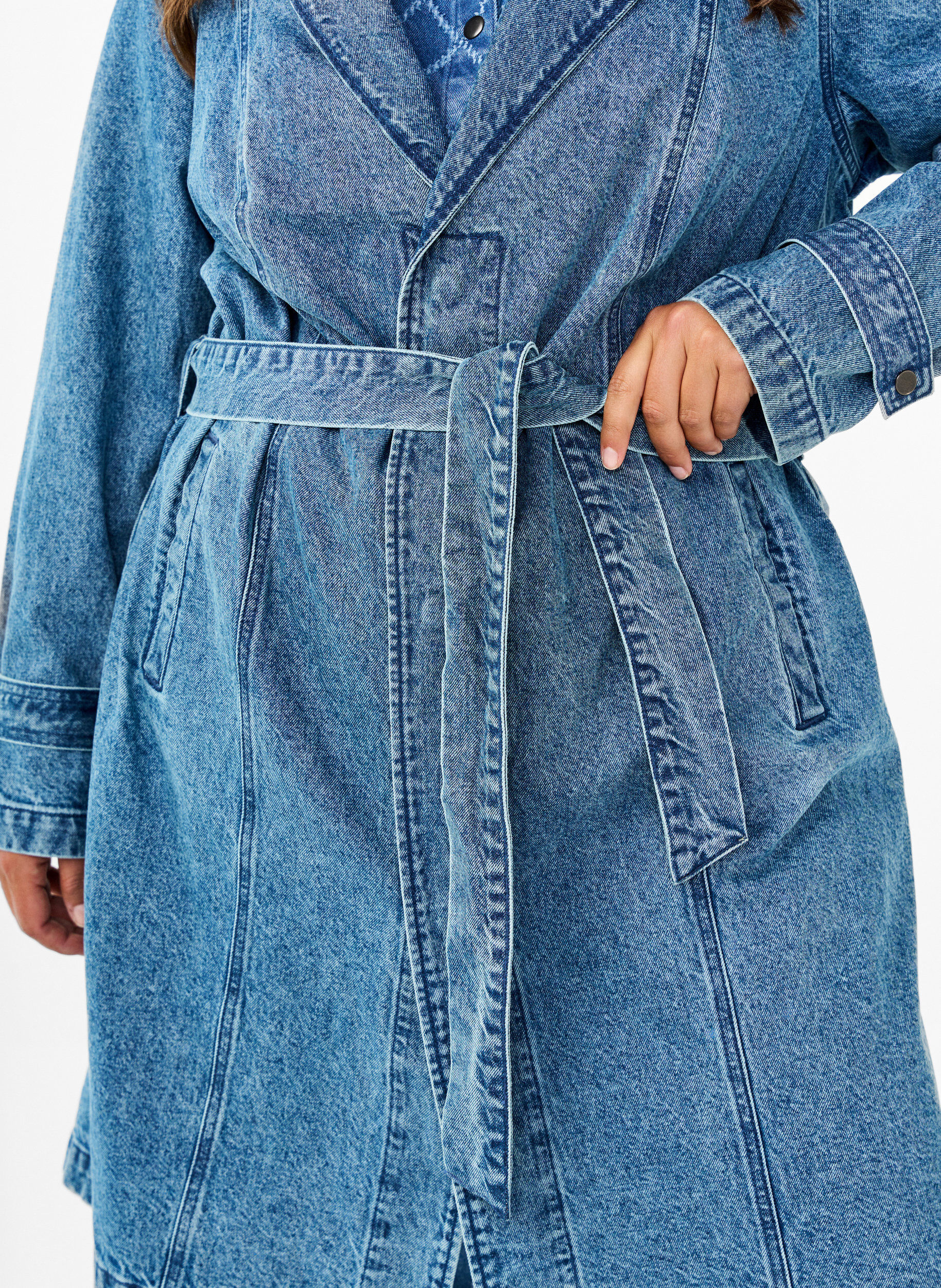 Zizzi Trench en jean avec ceinture, Blue Denim, Model image number 3