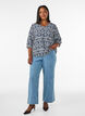 Blouse imprim&eacute;e en viscose avec manches 3/4, Bleu, Model image number 1