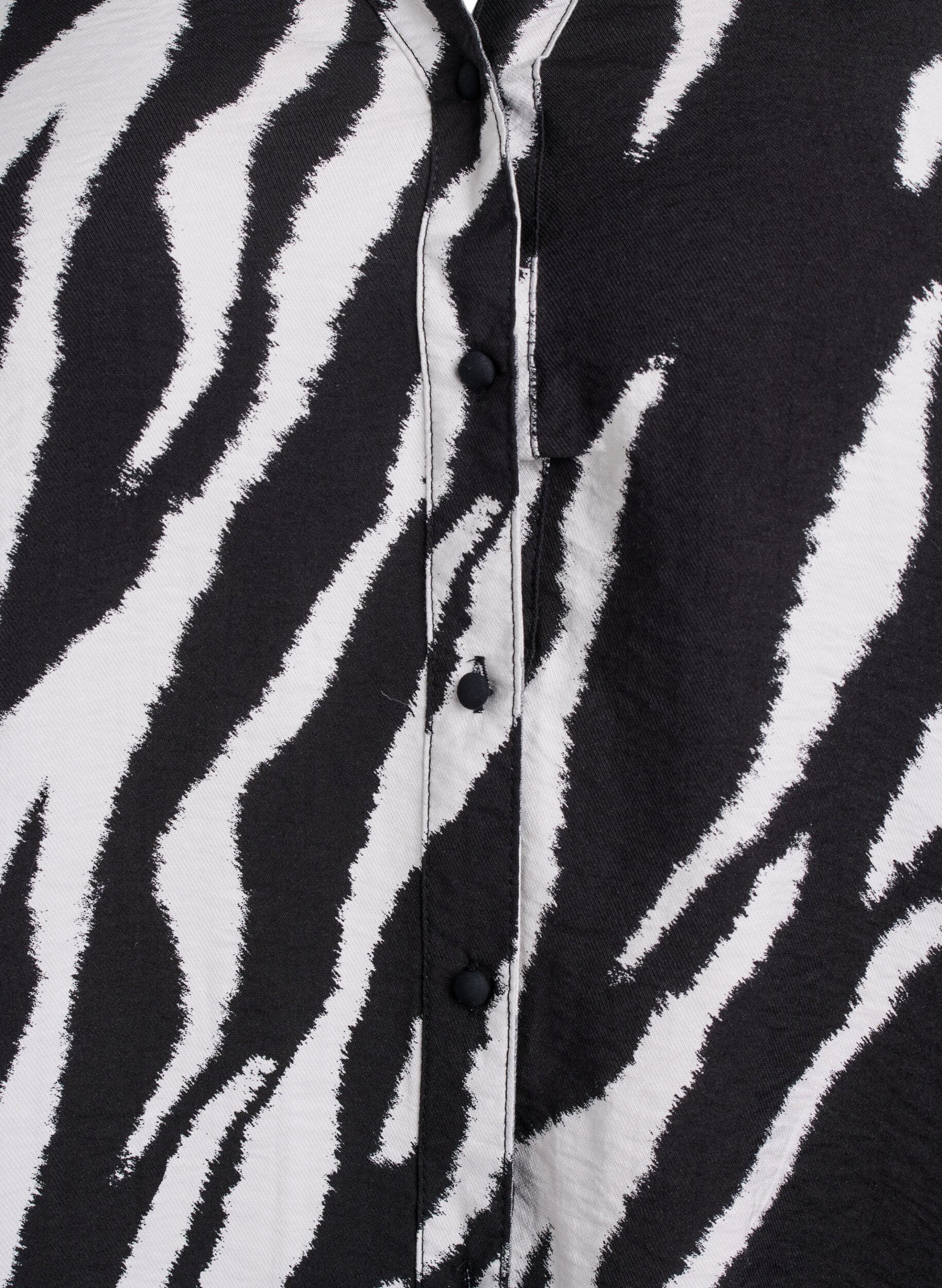 Zizzi Bluse mit Zebraprint, Schwarz, Packshot image number 2