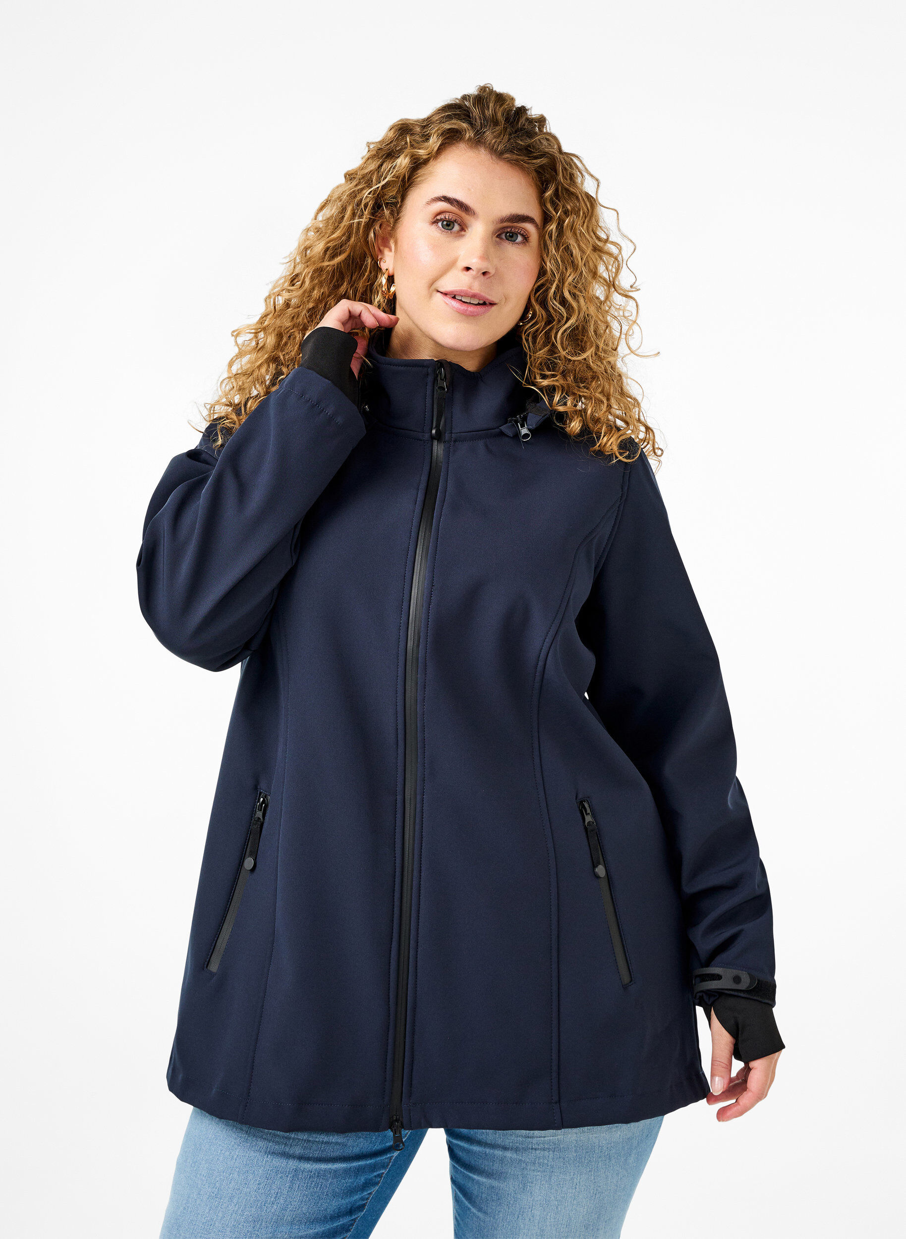 Zizzi Softshelljacke aus kurzem Schnitt mit abnehmbarer Kapuze, Blau, Model image number 0