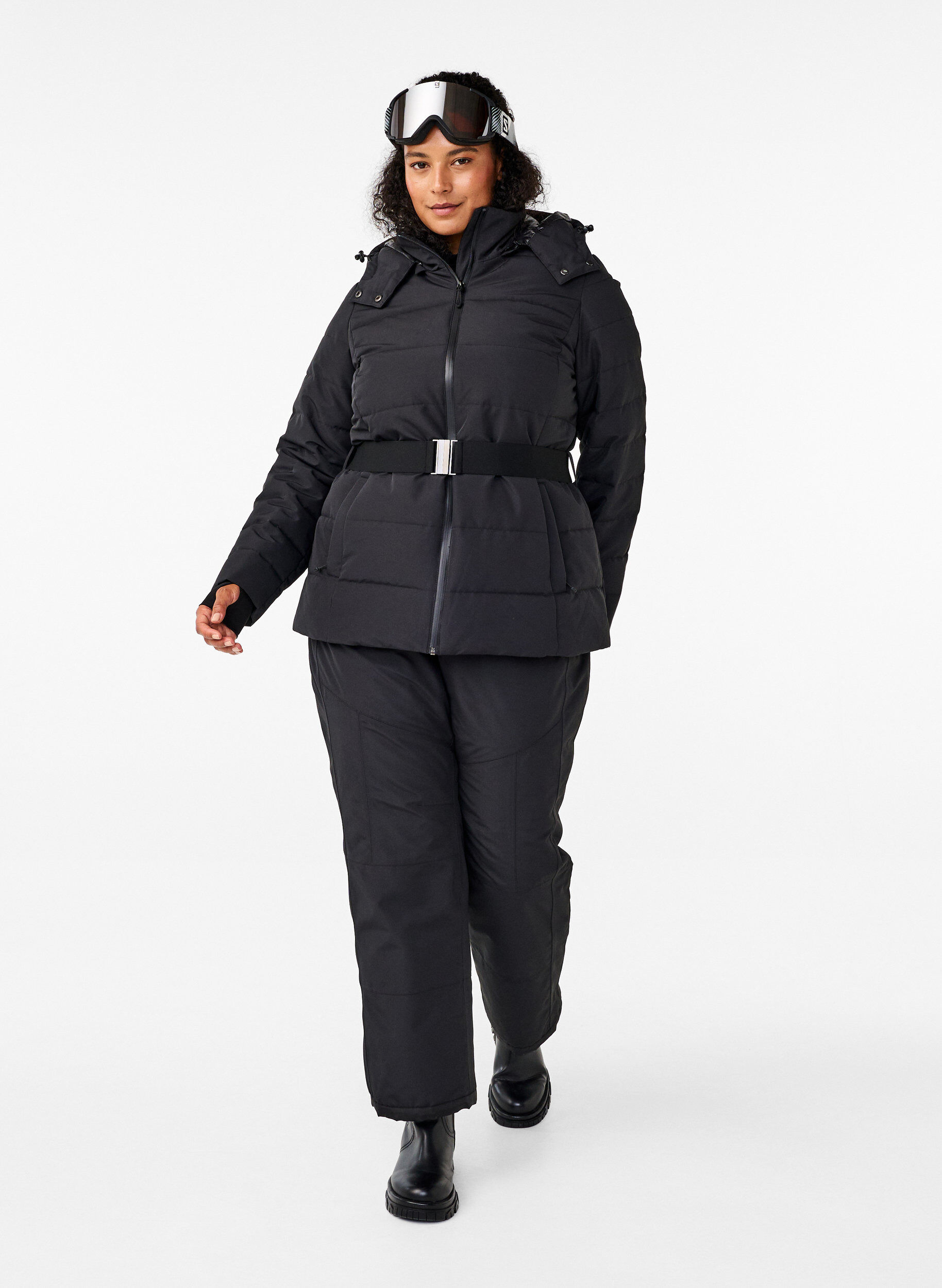 Zizzi Ski-Jacke mit Kapuze und G&uuml;rtel, Black, Model image number 2