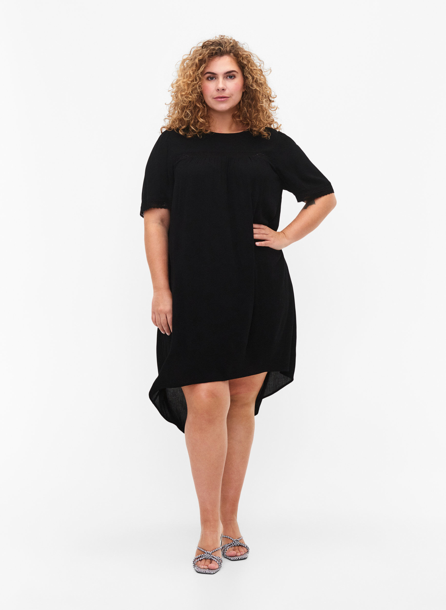 Zizzi Robes en viscose avec bande de dentelle, Black, Model image number 2