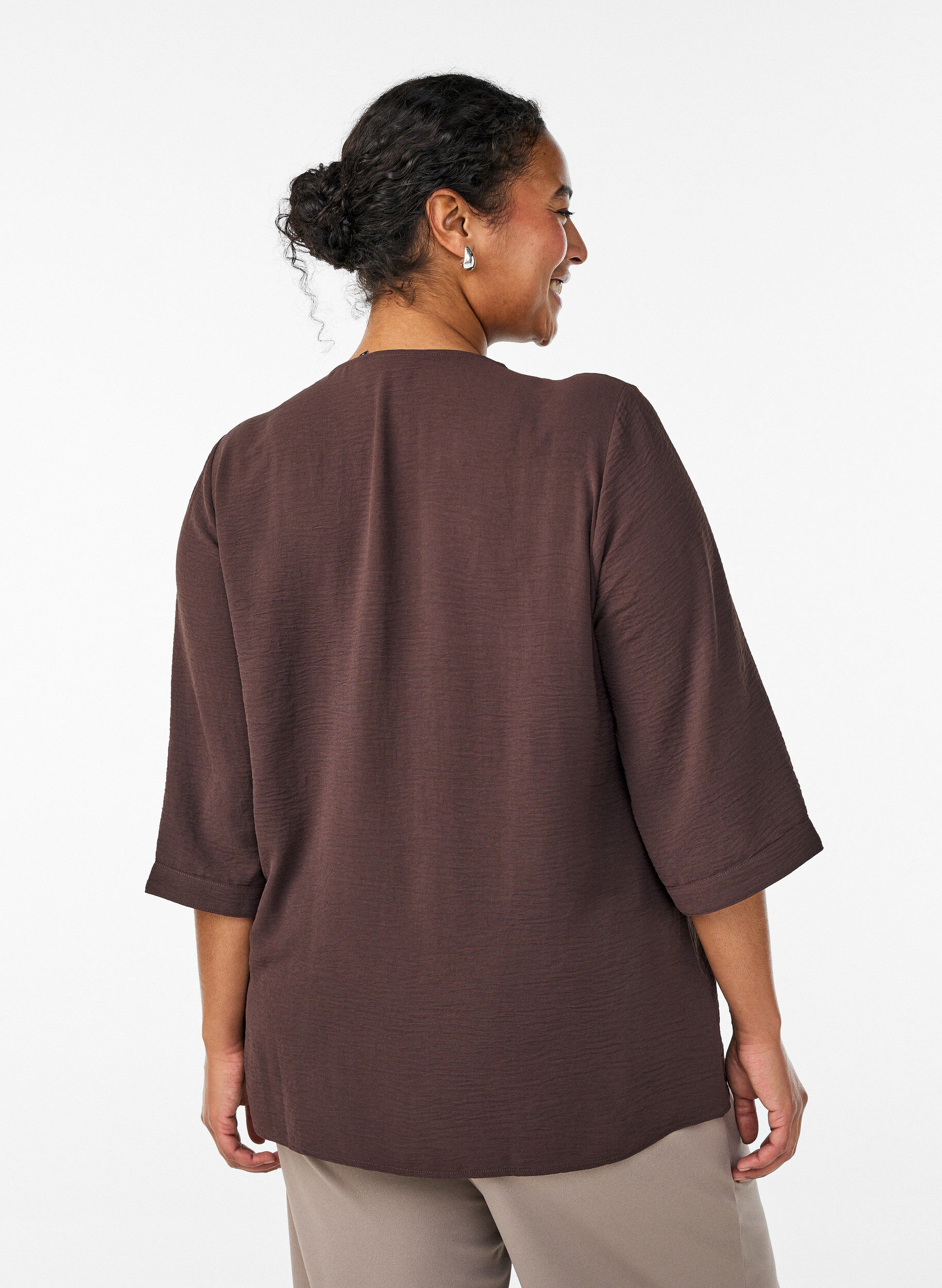Zizzi Bluse mit V-Ausschnitt und 3/4-&Auml;rmeln, Braun, Model image number 2