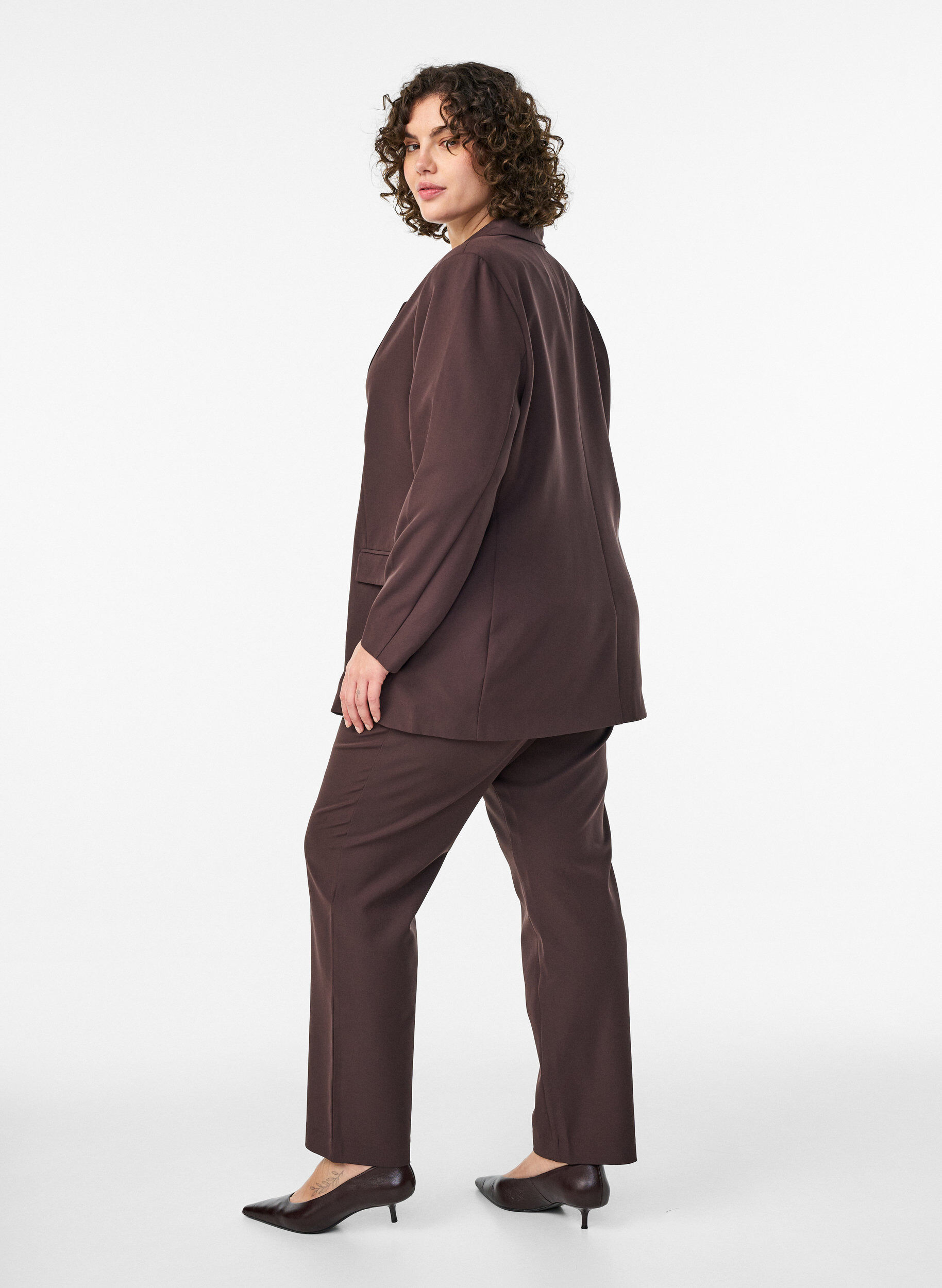 Zizzi Pantalon avec poches et jambes droites, Marron, Model image number 1