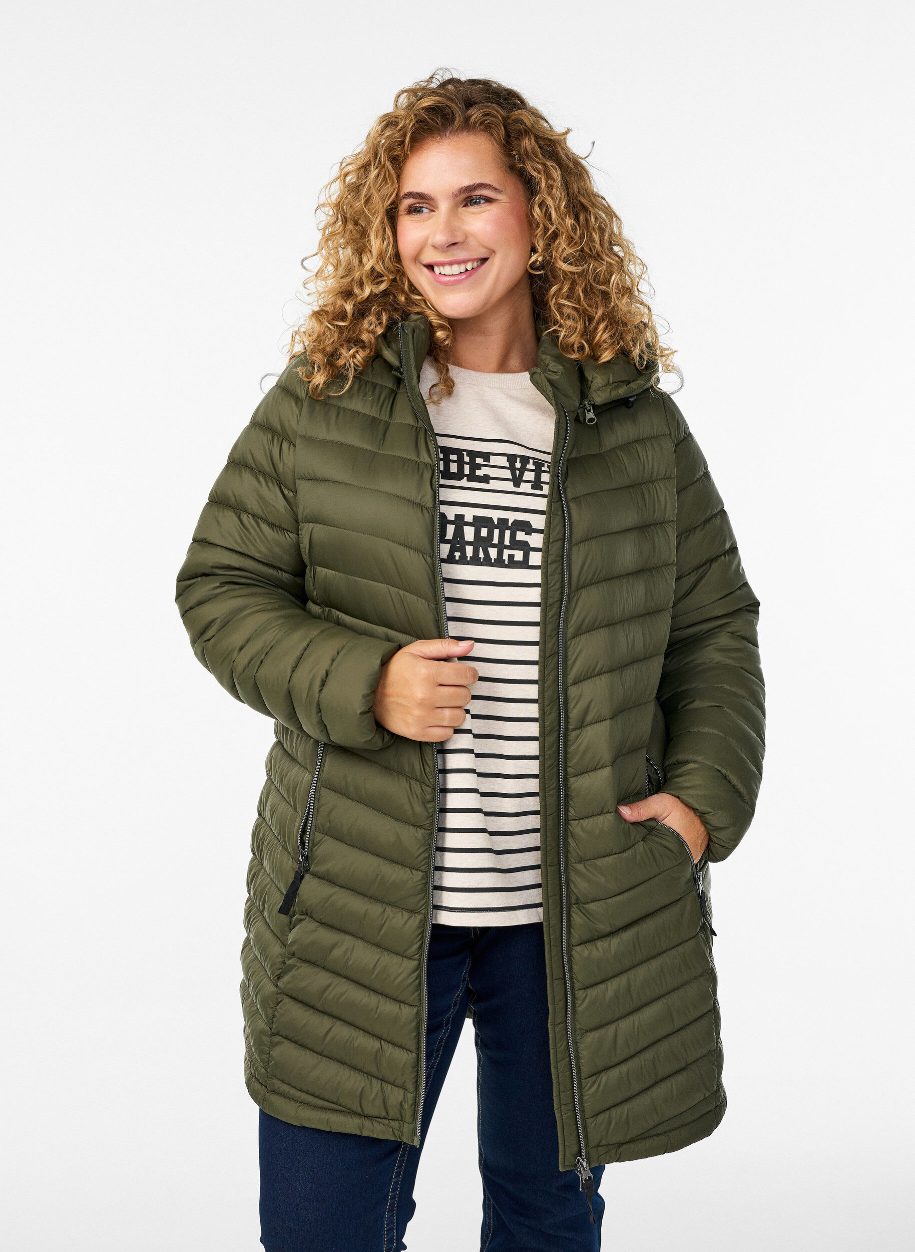 Zizzi Veste l&eacute;g&egrave;re avec poches et capuche amovible., Vert fonc&eacute;, Model image number 0