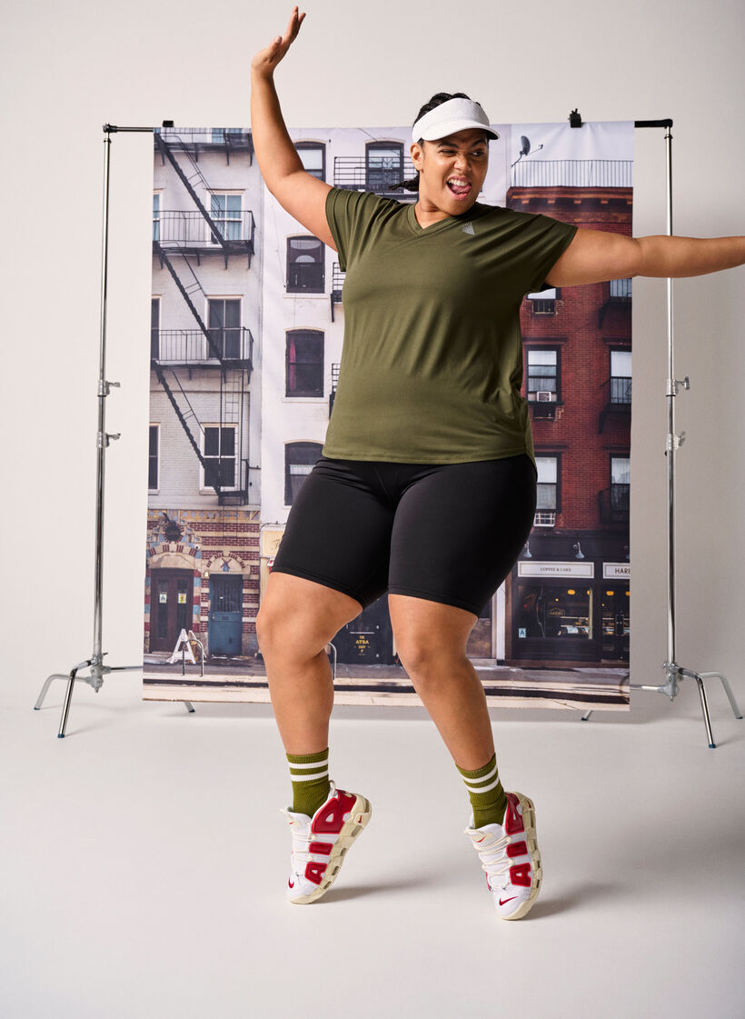 T-shirt de sport avec col en V, Forest Night, Image image number 0