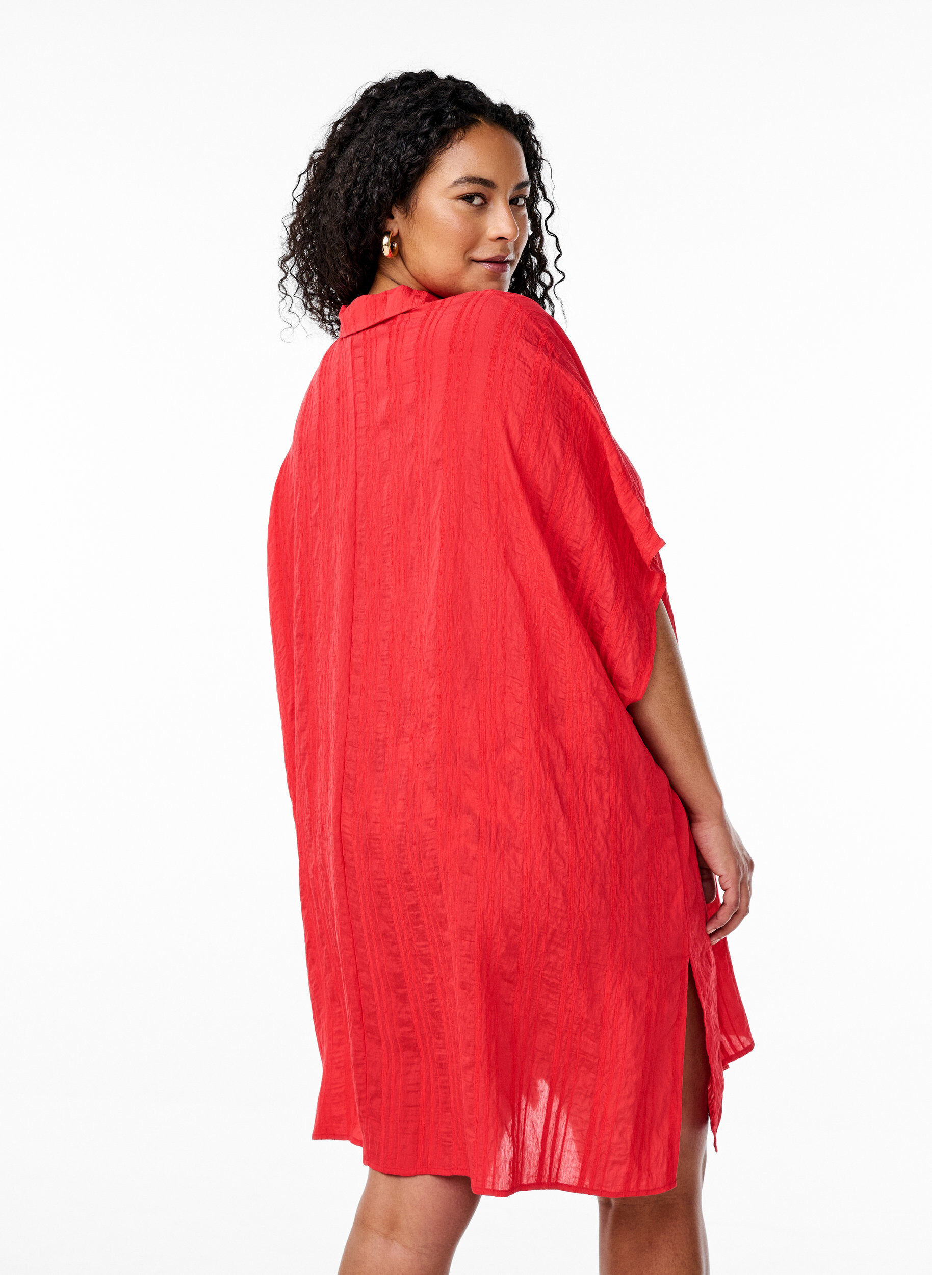 Zizzi Caftan de plage avec col et fermeture &agrave; bouton, Rouge, Model image number 2