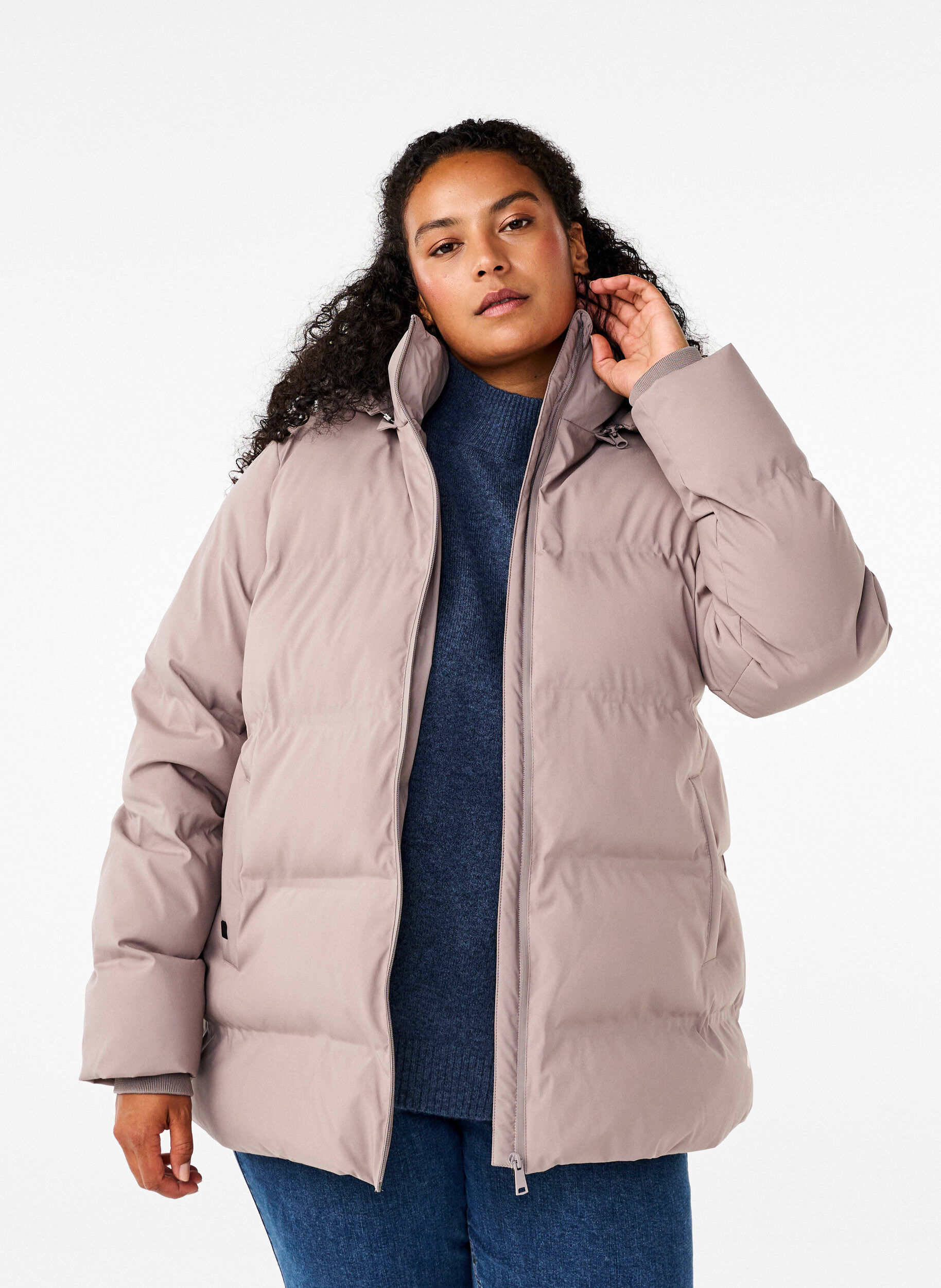 Zizzi Kurze Steppjacke mit Kapuze, Beige, Model image number 0