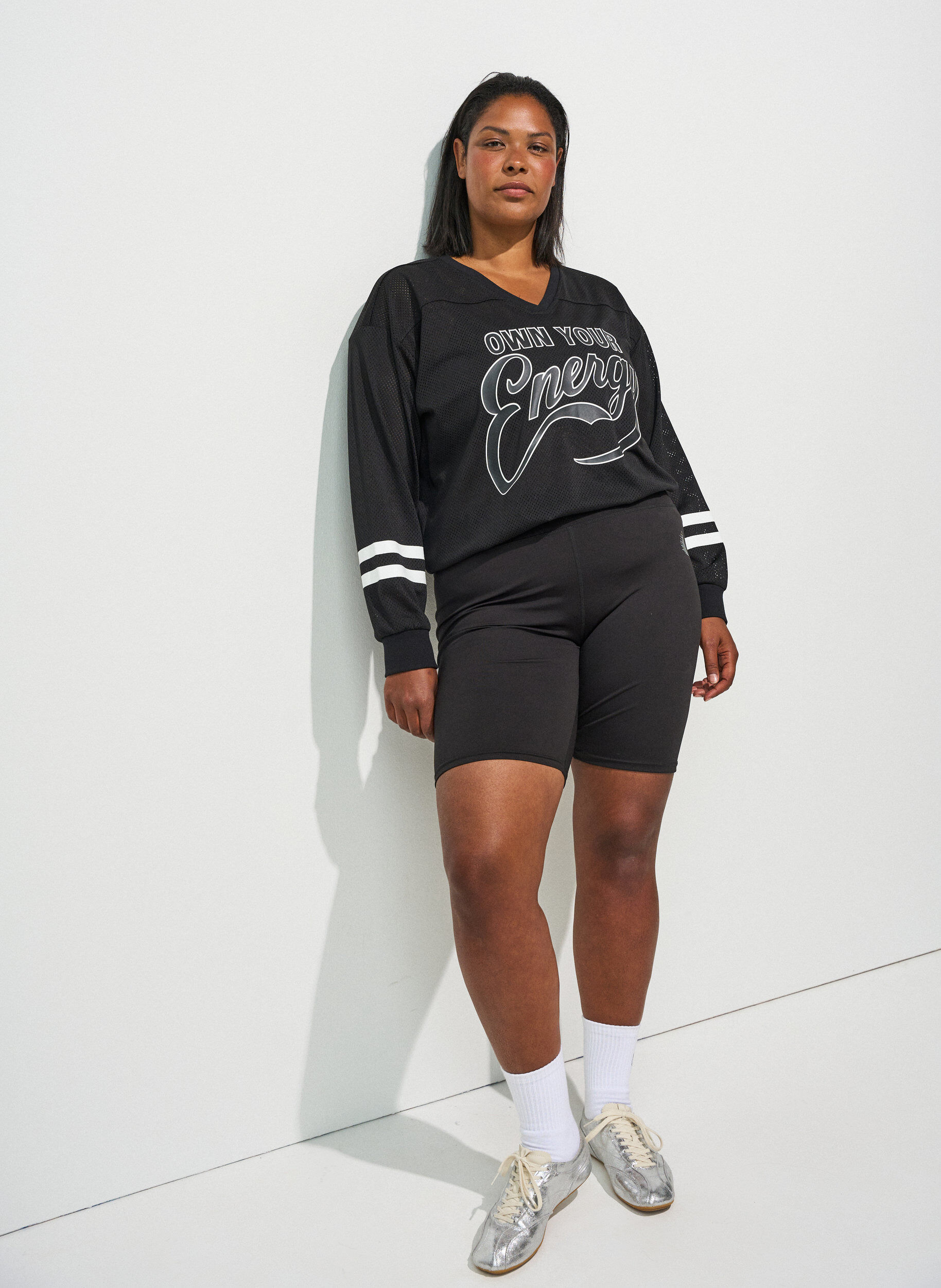 ZizziHaut sportif en maille avec imprim&eacute; texte, Noir, Model image number 1