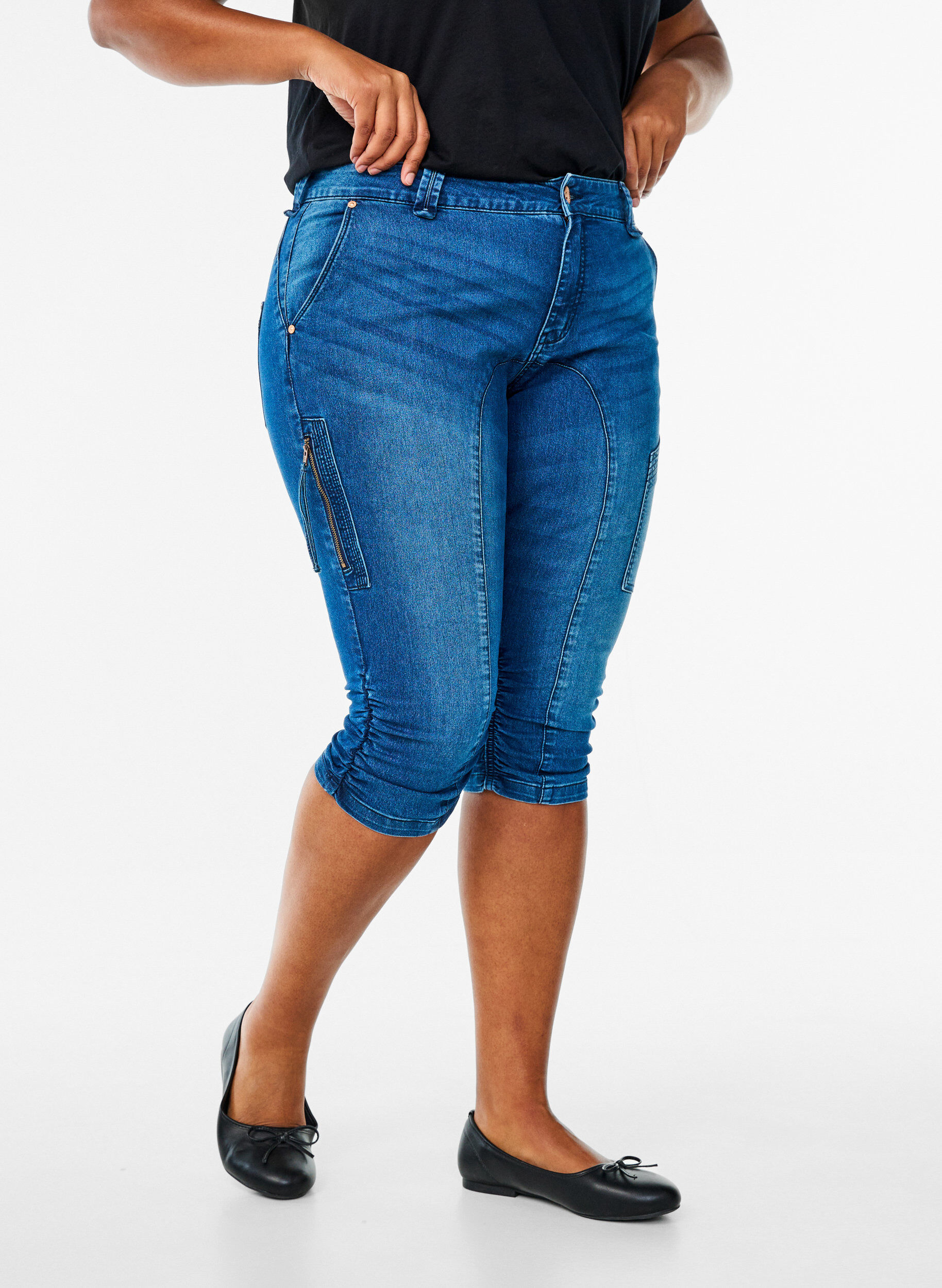 Zizzi Pantacourt jean slim avec poches, Bleu, Model image number 2