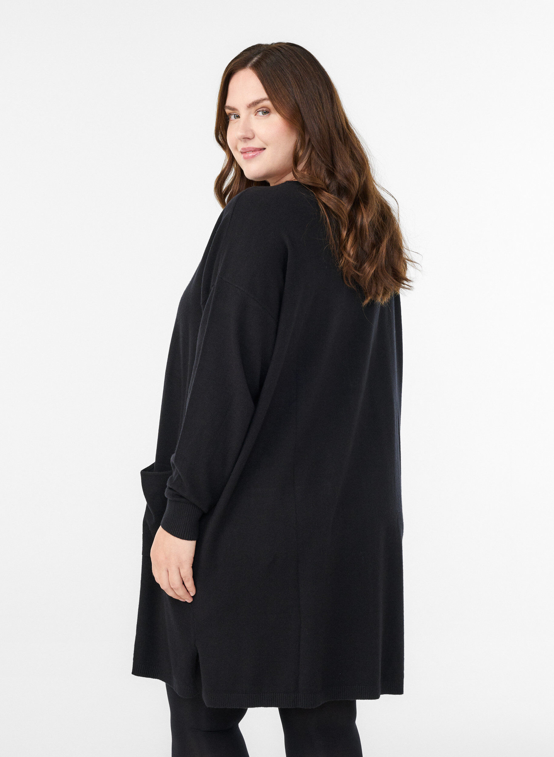 Zizzi Robe courte en maille avec couture centrale et poches, Noir, Model image number 2