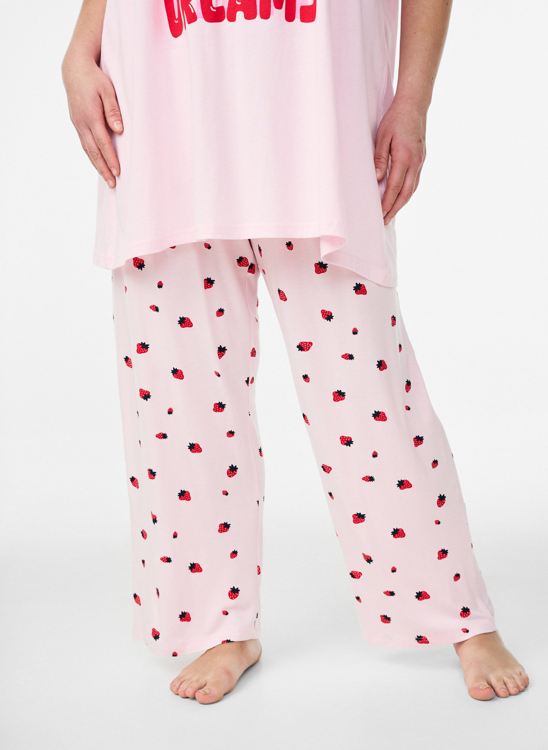 Zizzi Pyjamahose aus weichem Jersey mit hoher Taille und Frucht-Print, Rot, Model image number 2