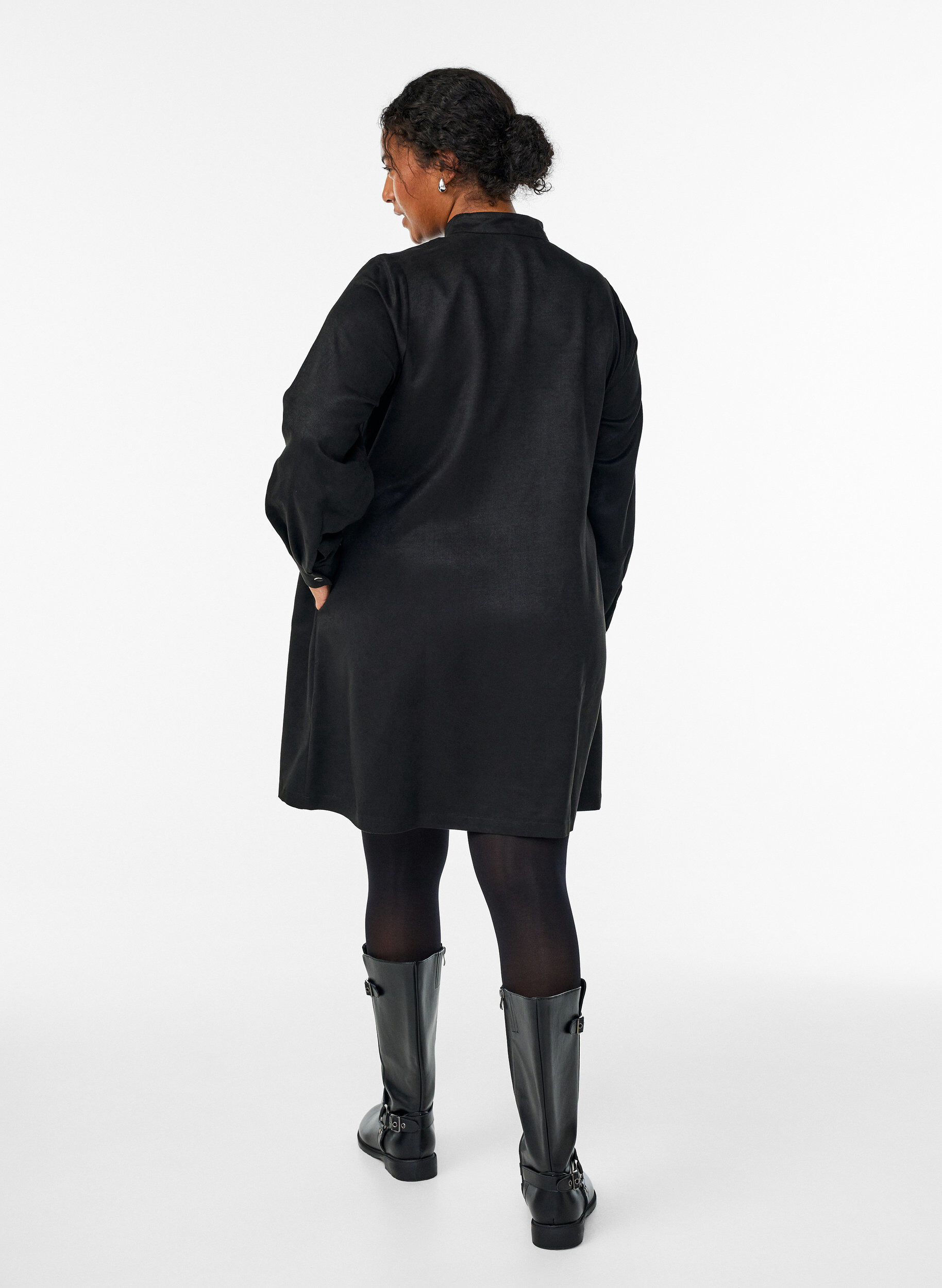 Zizzi Longue chemise en faux su&egrave;de avec fermeture &eacute;clair, Noir, Model image number 2