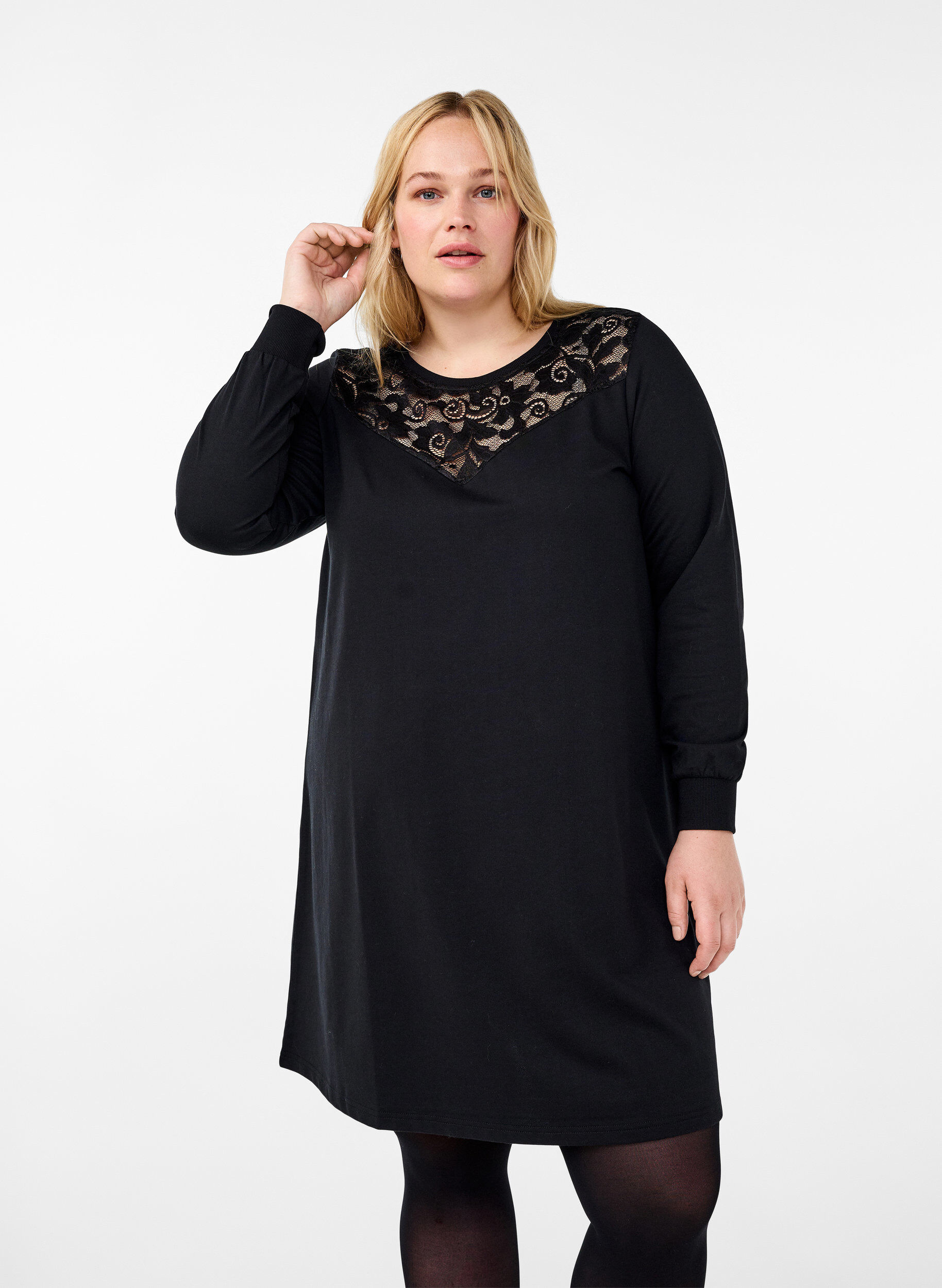 Zizzi Kurzes Sweatkleid mit Spitzendetail, Black, Model image number 0