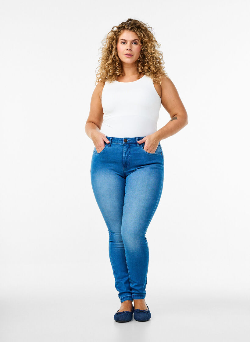 Extra schmale Amy Jeans mit hoher Taille, Light blue, Model image number 0