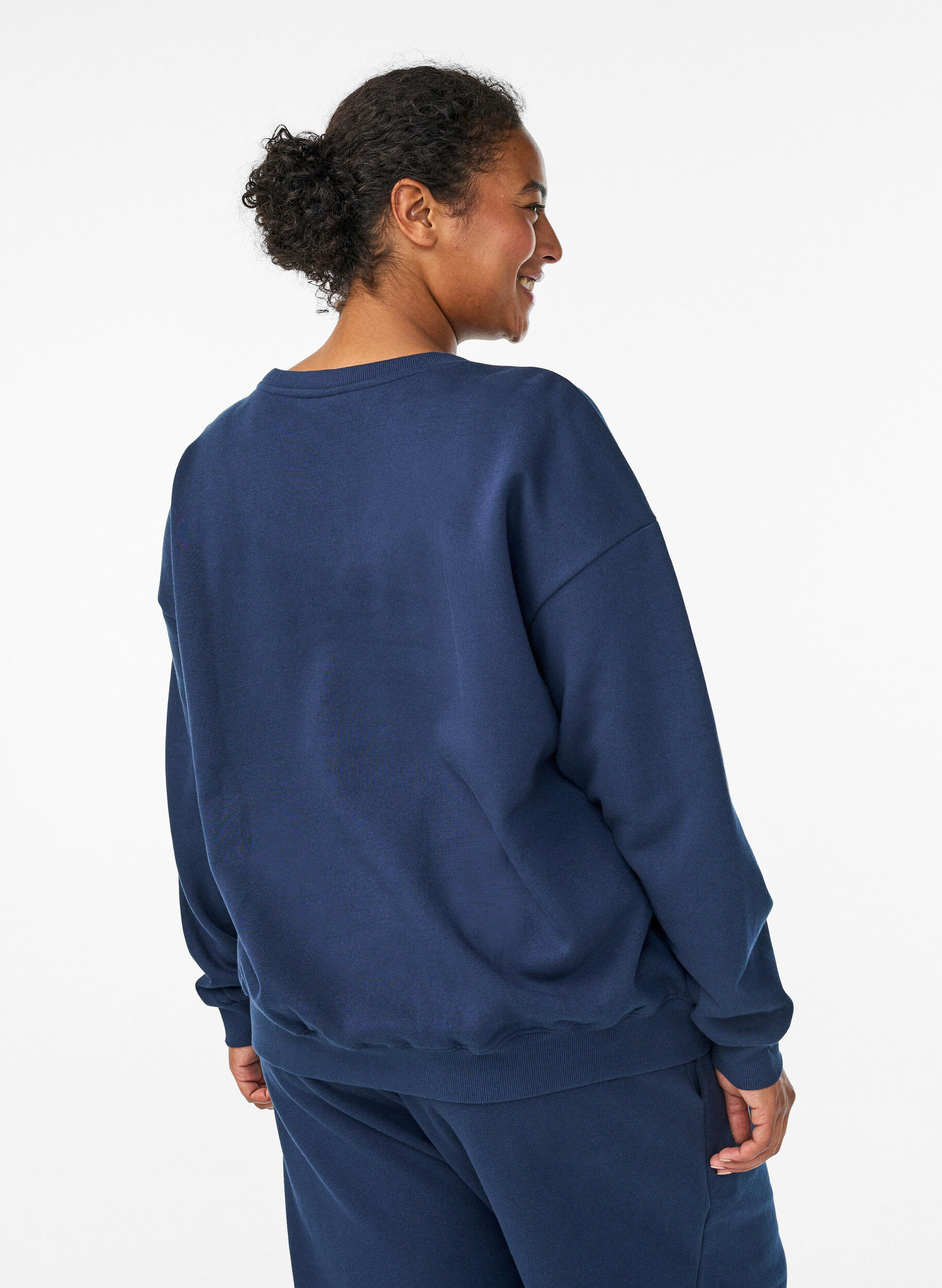 Zizzi Sweat-shirt avec imprim&eacute; texte, Bleu, Model image number 2