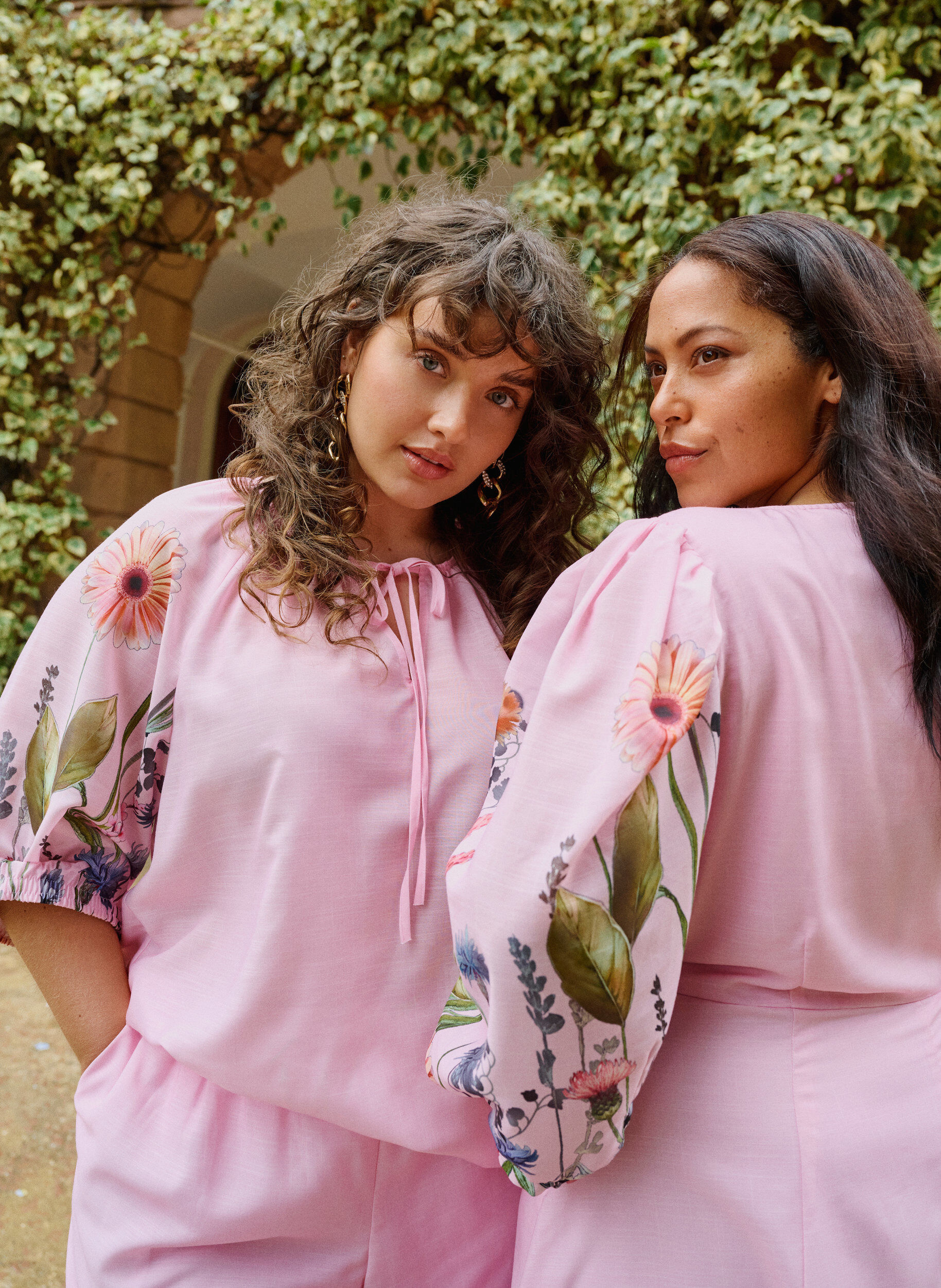 Zizzi Bluse mit Bindedetail und gebl&uuml;mten &Auml;rmeln, Pink, Image image number 0