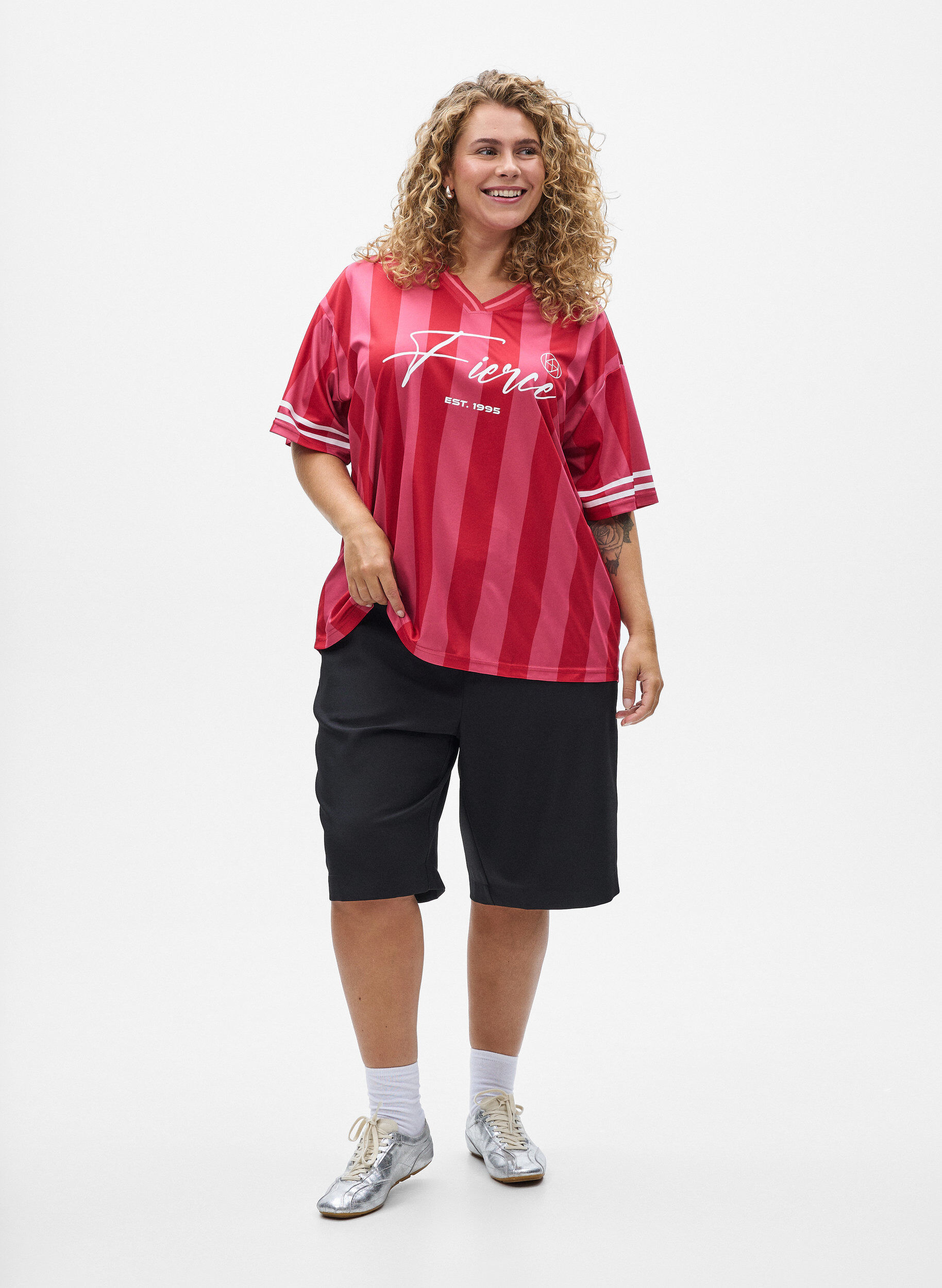Zizzi Sportliches T-Shirt mit Karomuster und Textaufdruck, Rot, Model image number 1