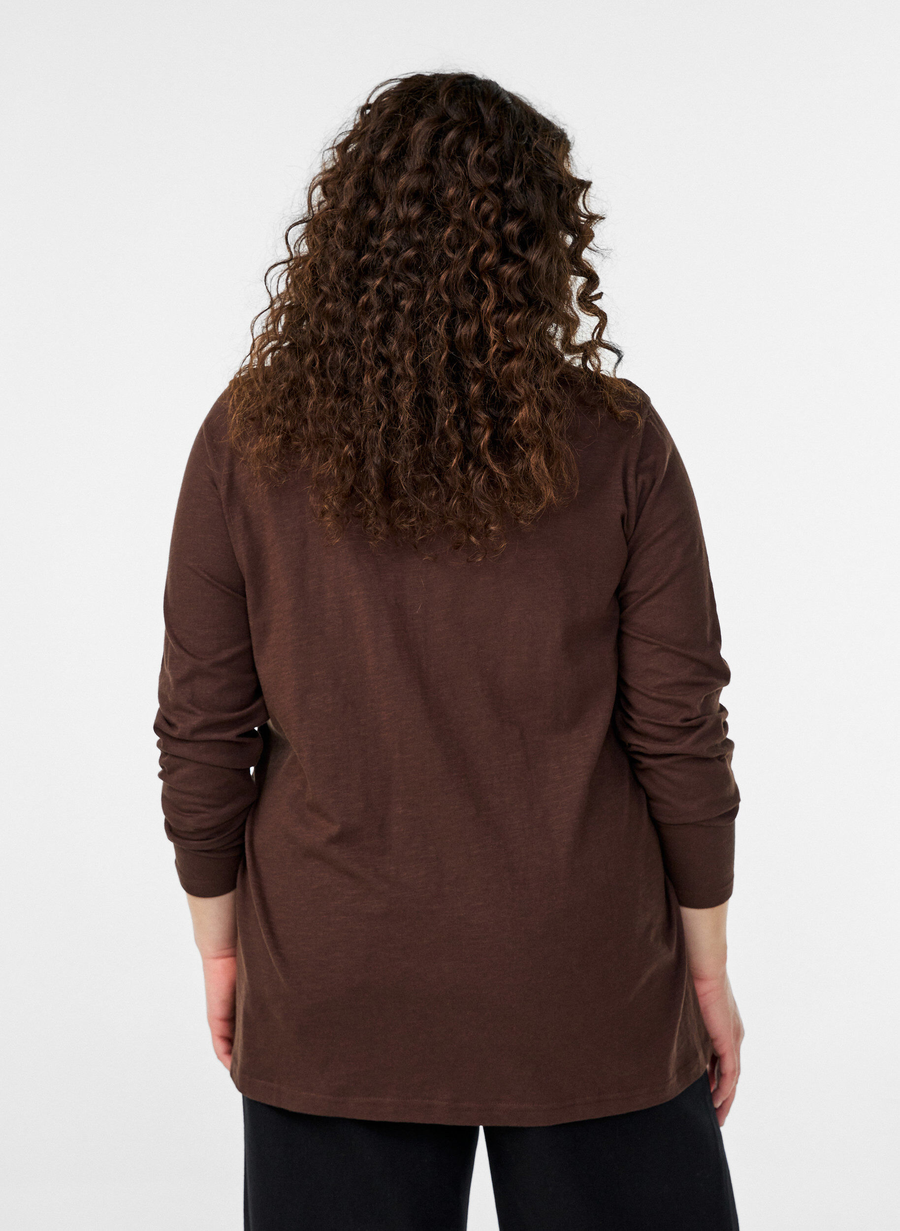 ZizziT-shirt &agrave; manches longues avec col V et boutons, Marron, Model image number 2